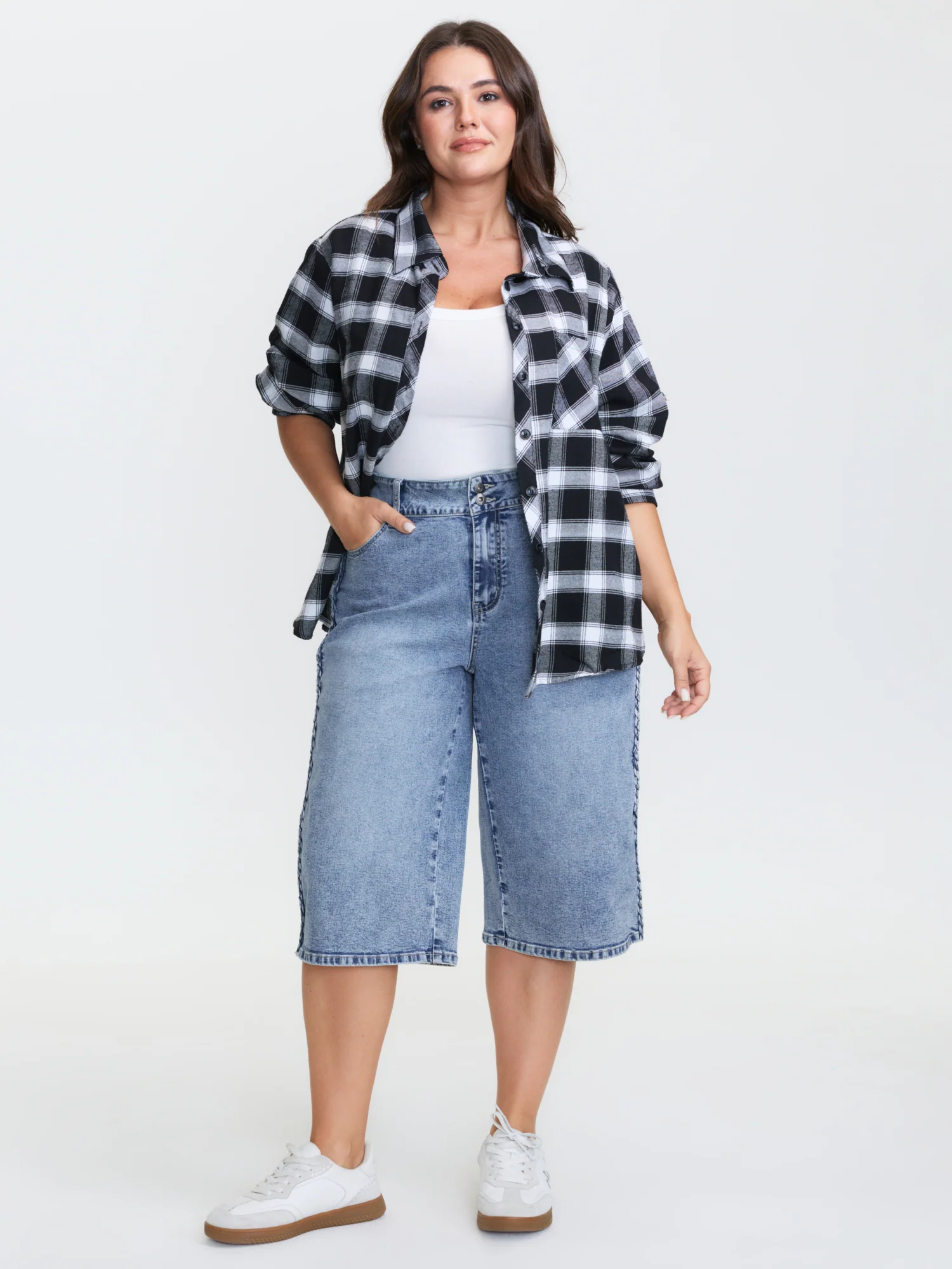 Classic Cut Wide-Leg Crop Jeans - Image 2