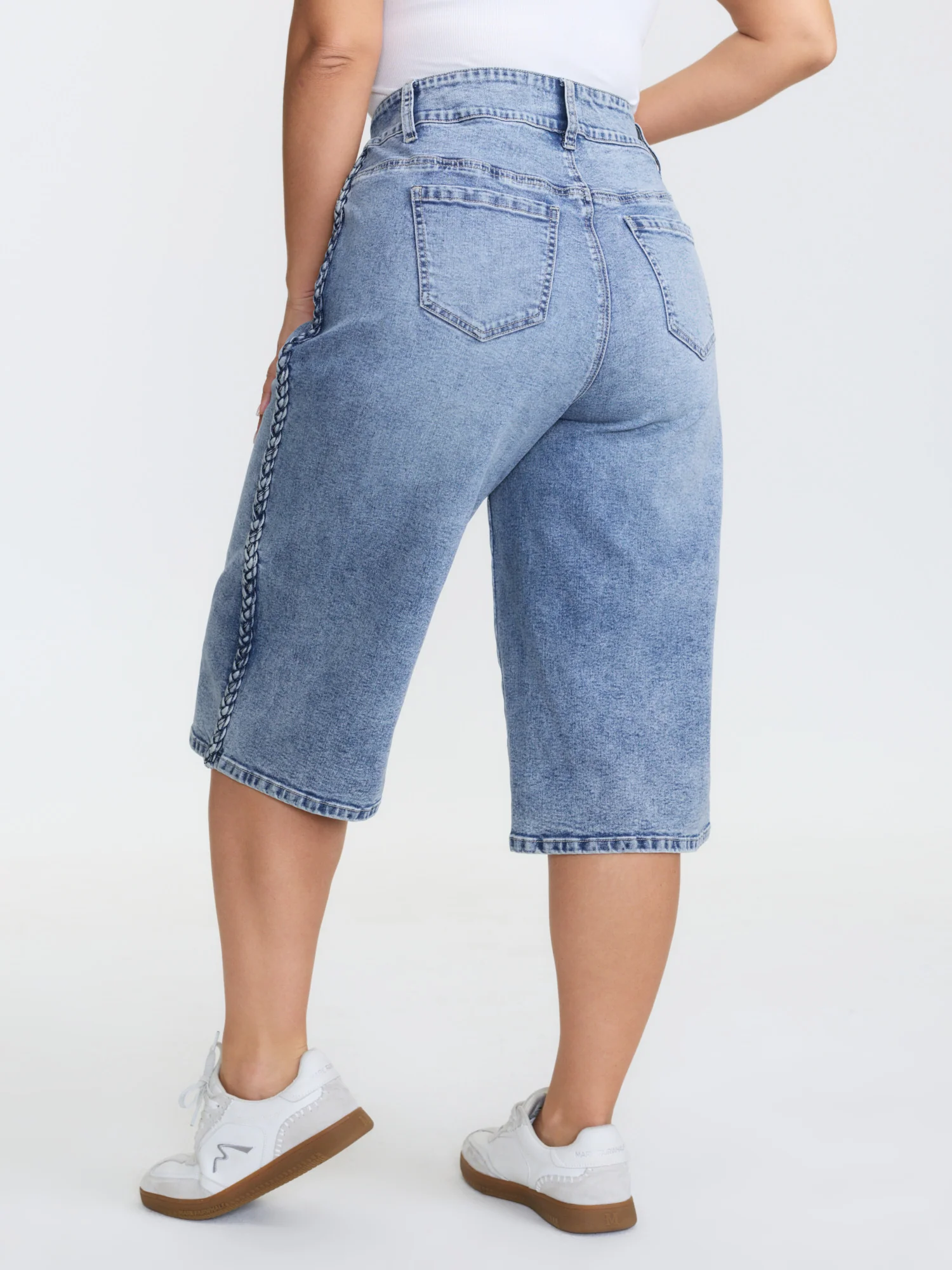 Classic Cut Wide-Leg Crop Jeans - Image 5