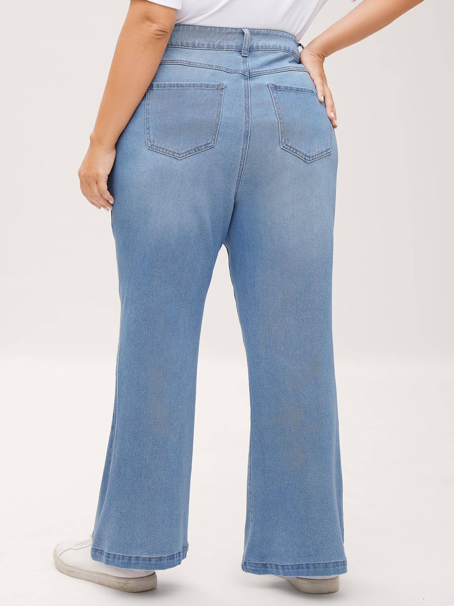 Classic Flared Hem Mid-Rise Jeans - Image 3