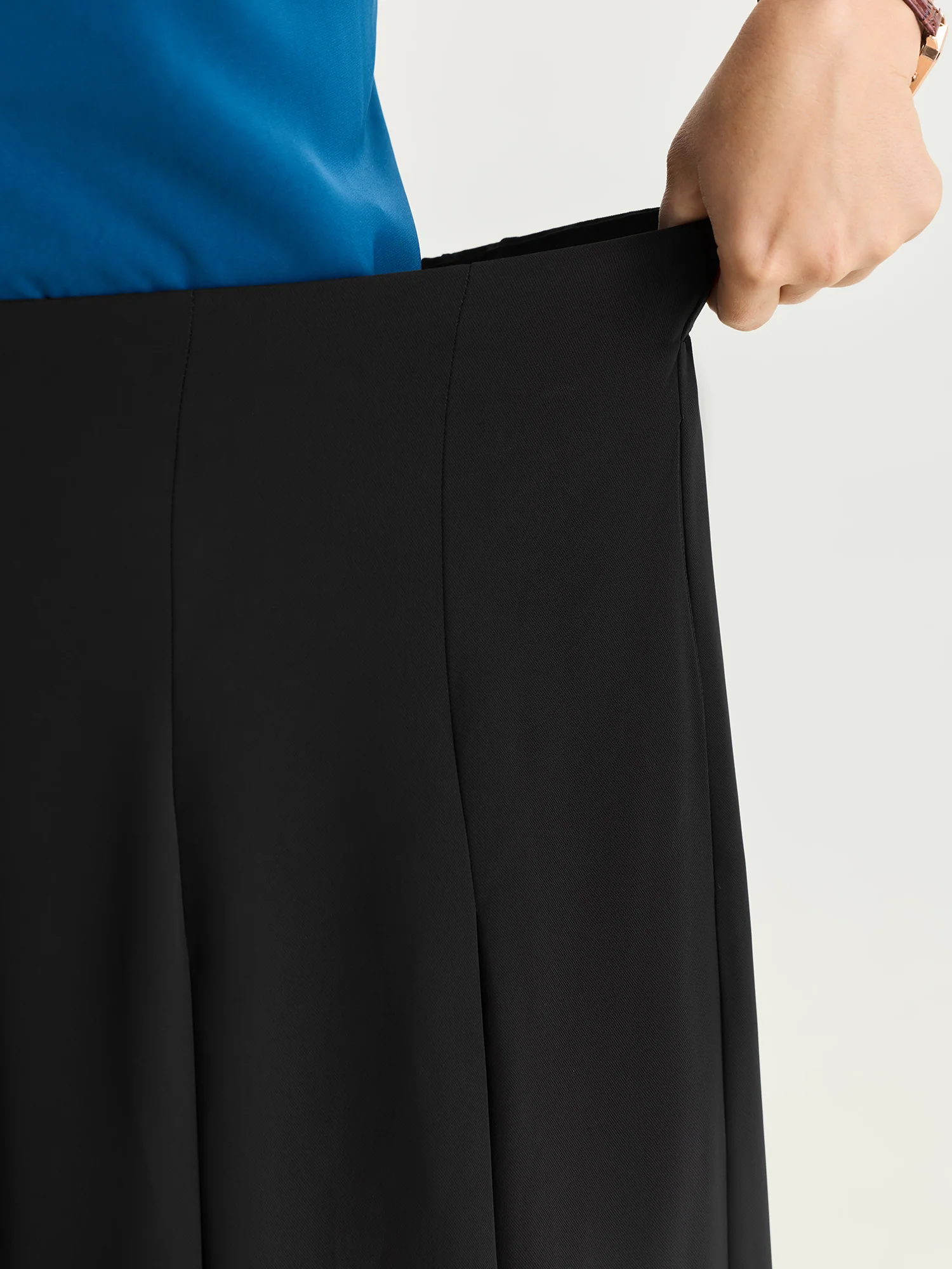 Classic Pleated Wide-Leg Pants - Image 4