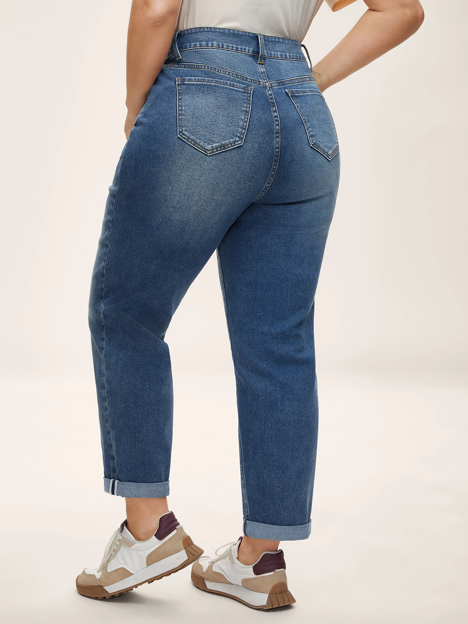 Classic Pockets Boyfriend Jeans - Image 4
