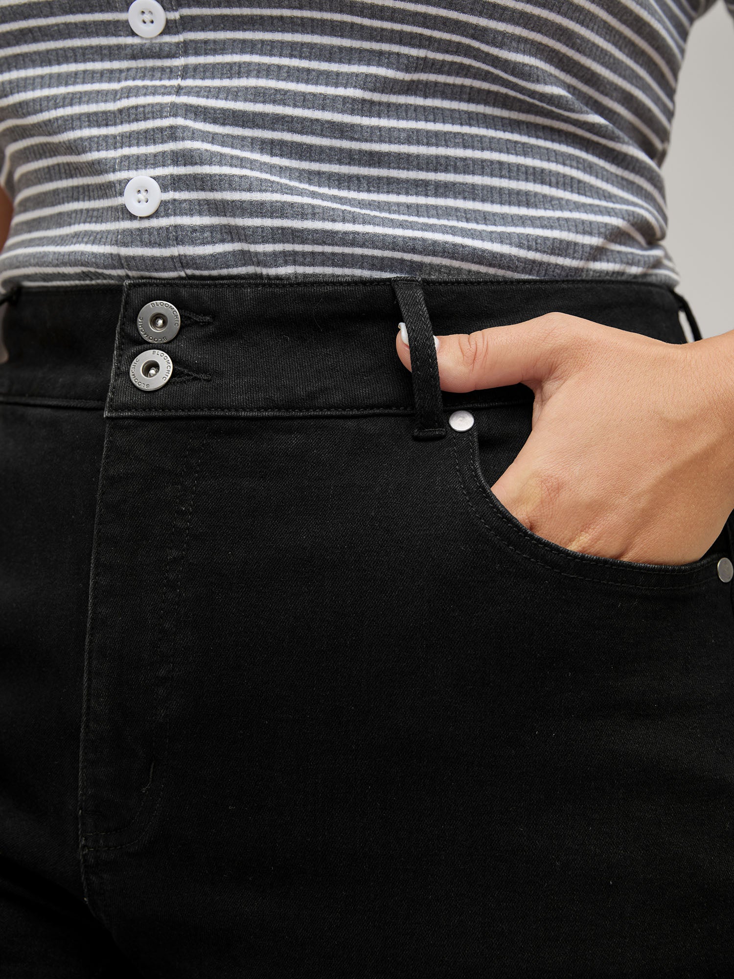 Classic Skinny-Fit Denim Shorts - Image 3
