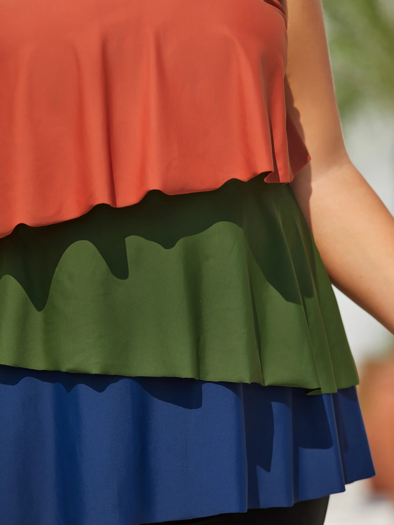 Color Block Asymmetrical Hem Swim Top - Image 5