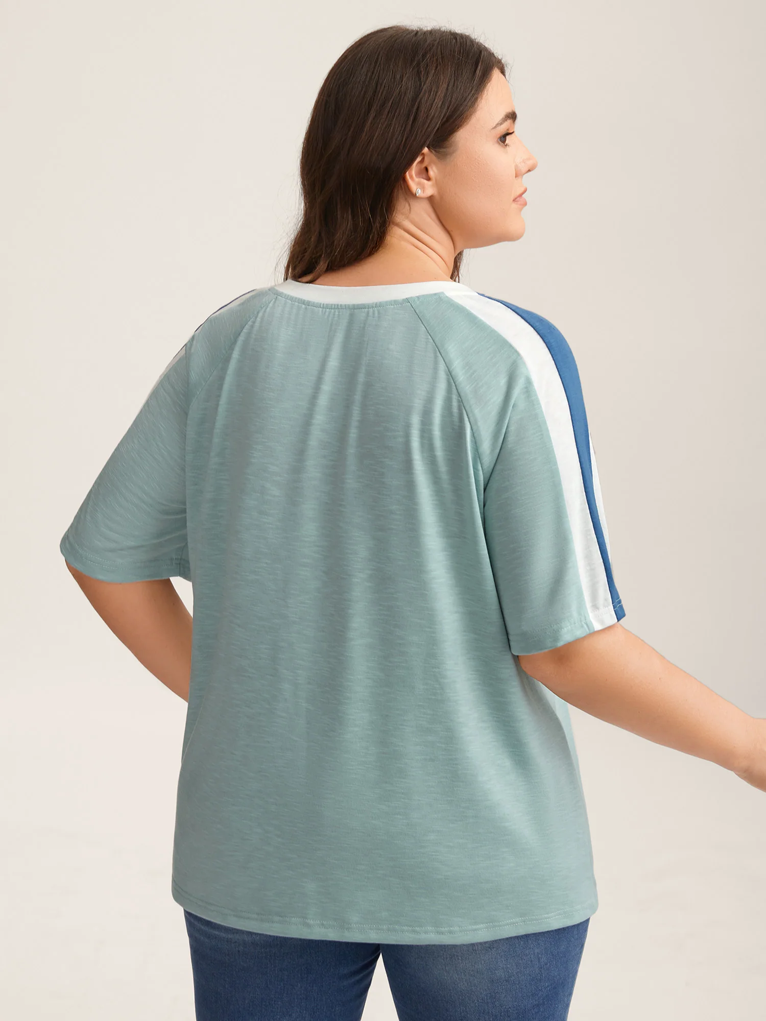 Color Block Shoulder Flowy T-Shirt - Image 4
