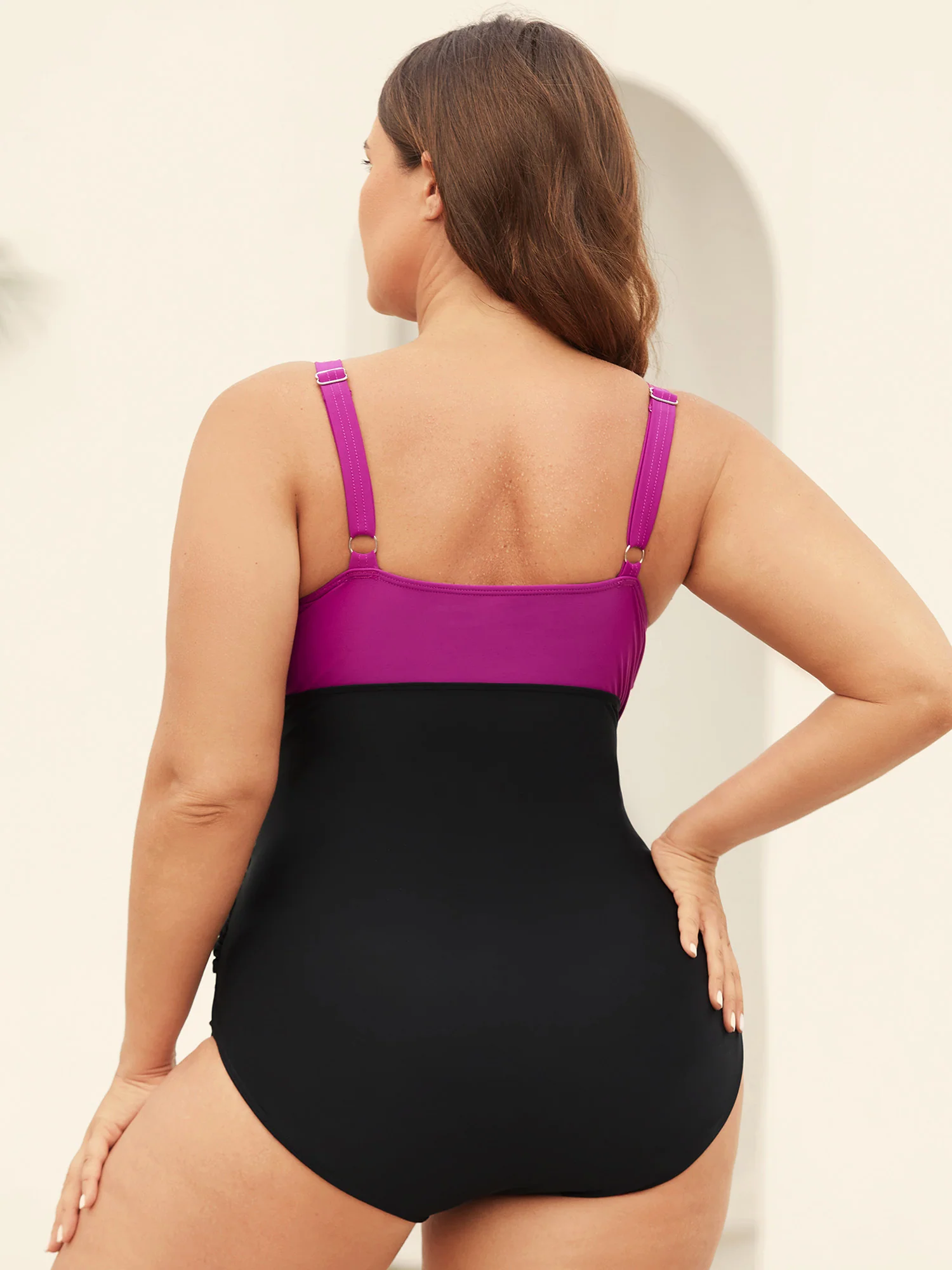 Color Block Twist Front One-Piece Swimsuit - Image 2