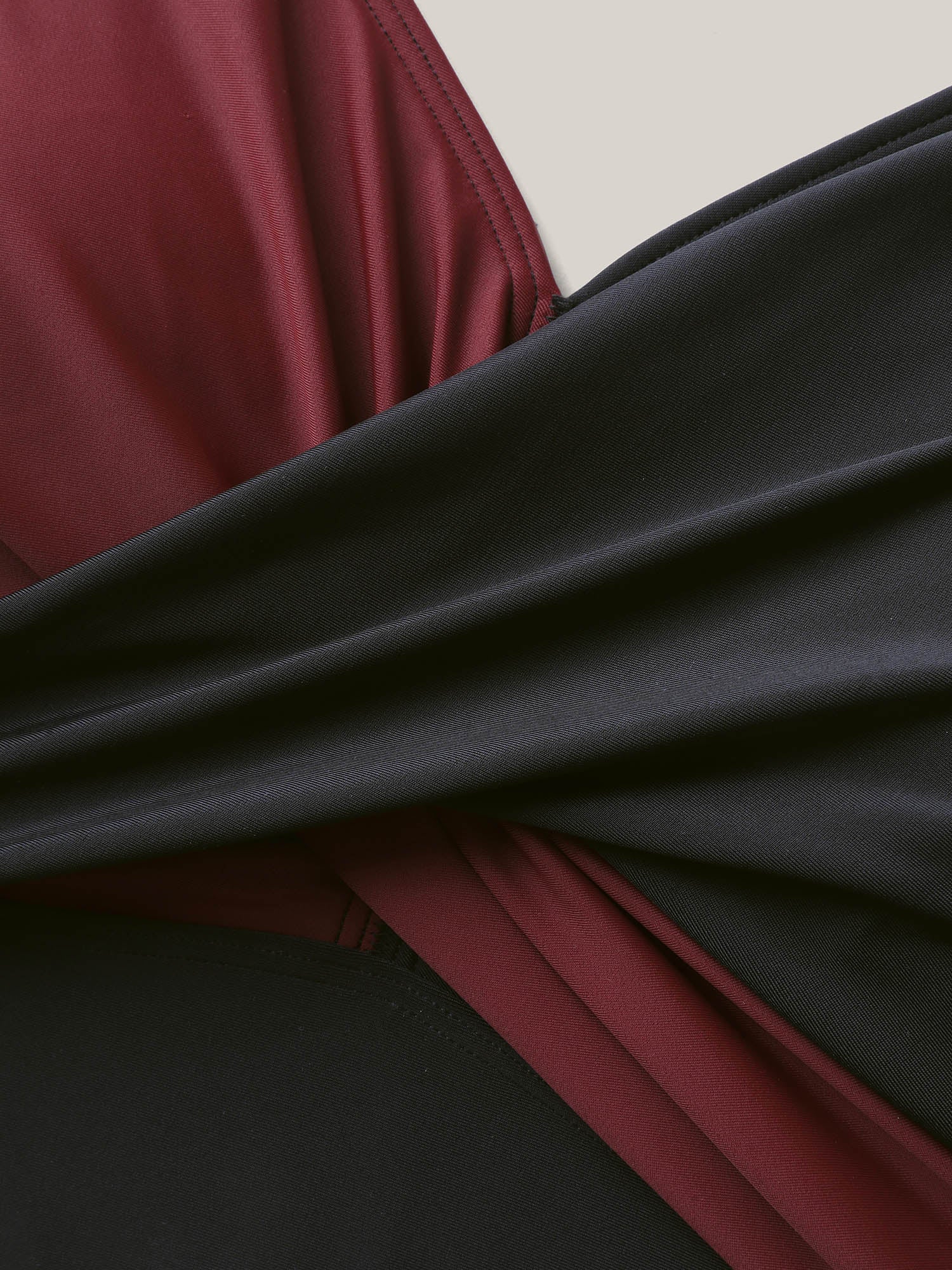 Color Block Twist Front Ruched Swim Top - Image 5