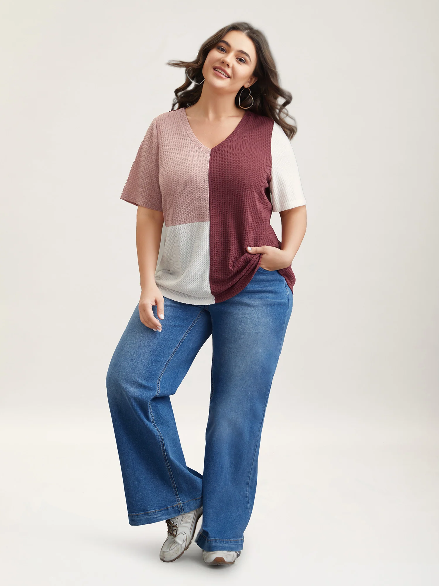 Color Block V-Neck Relaxed Fit T-Shirt - Image 3