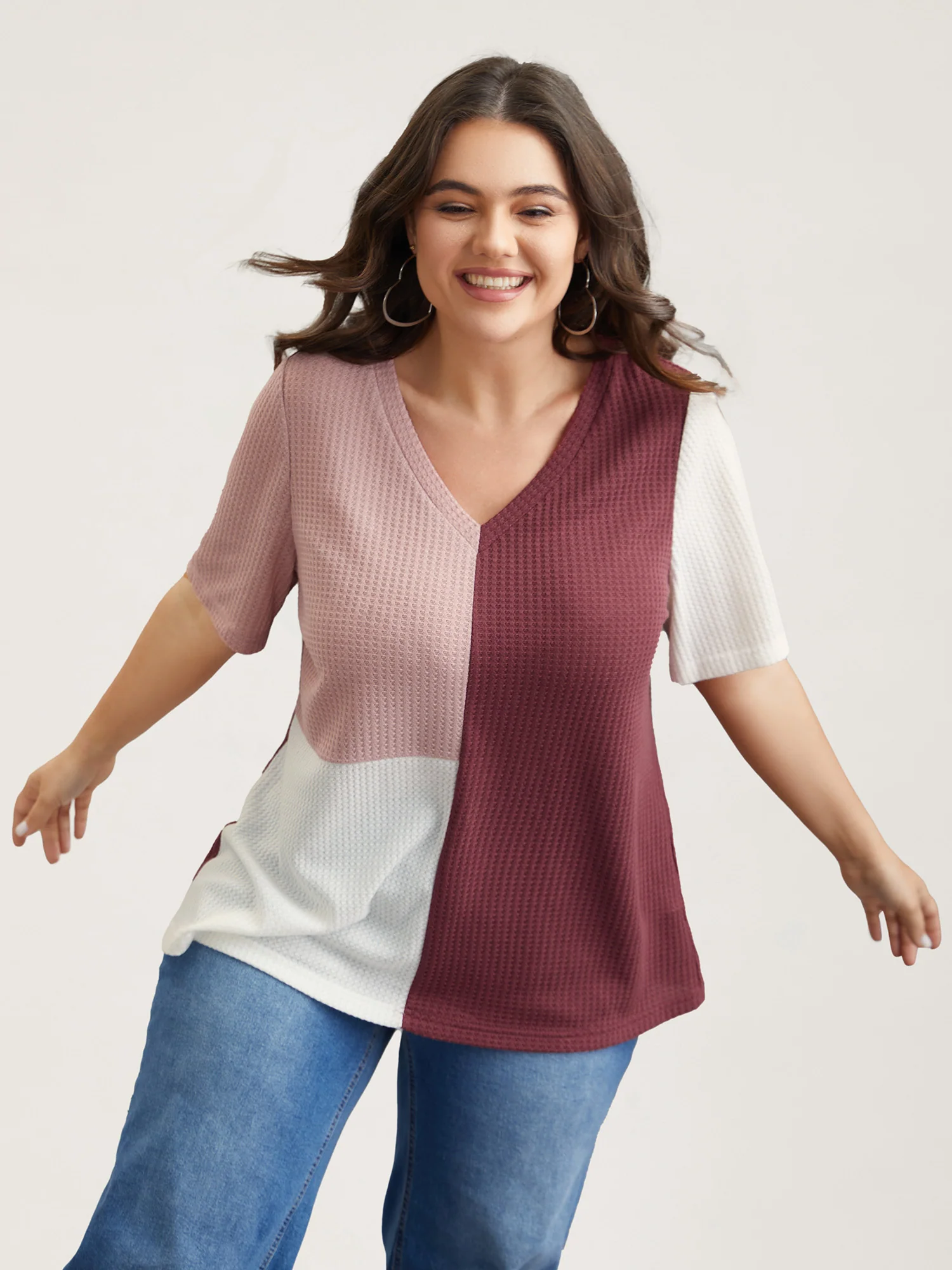 Color Block V-Neck Relaxed Fit T-Shirt - Image 4
