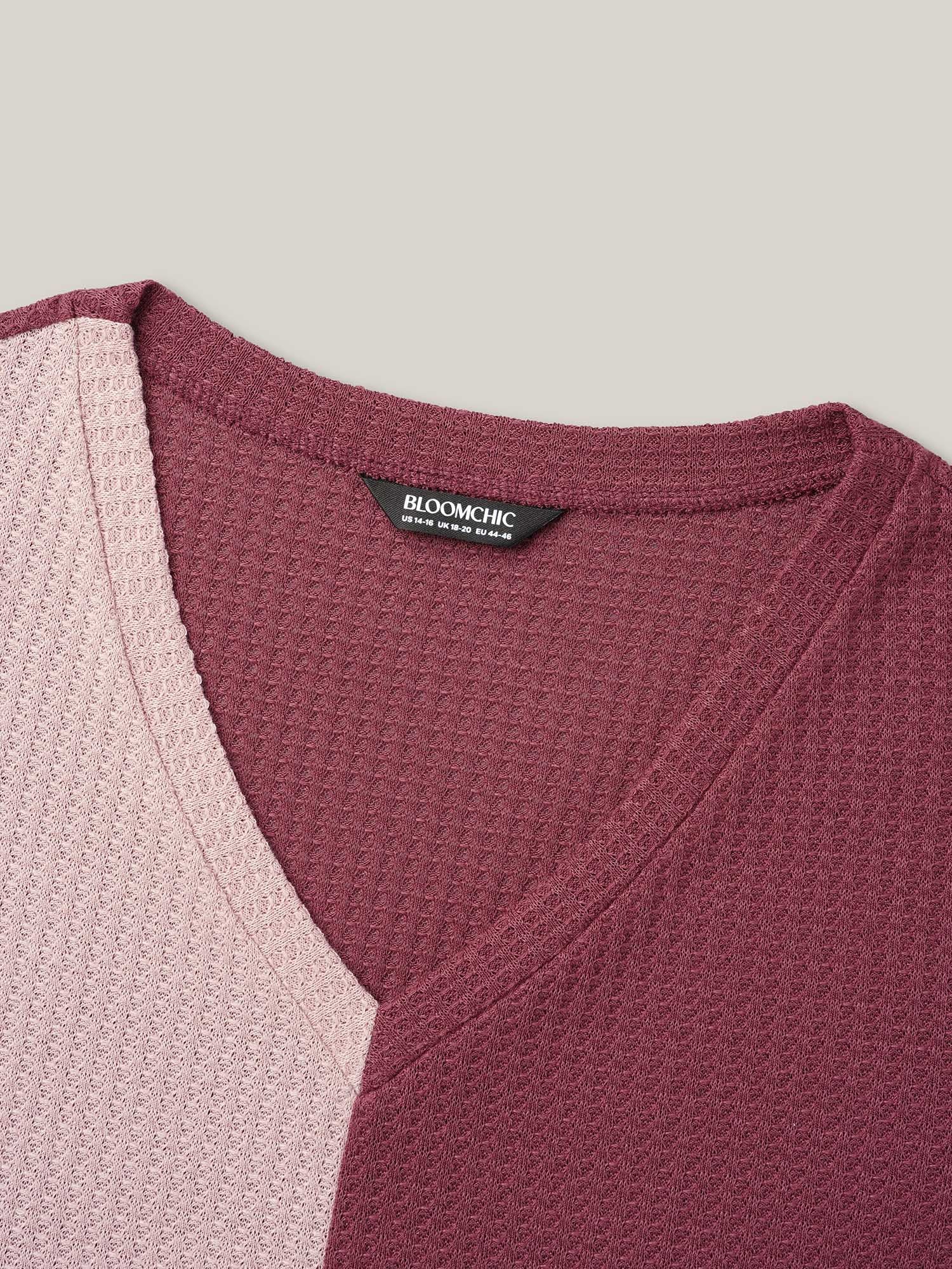 Color Block V-Neck Relaxed Fit T-Shirt - Image 6