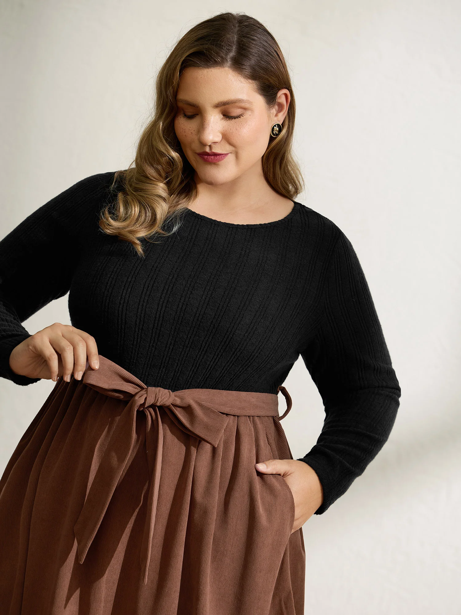 Color Contrast Belted Flared Midi Dress - Image 2