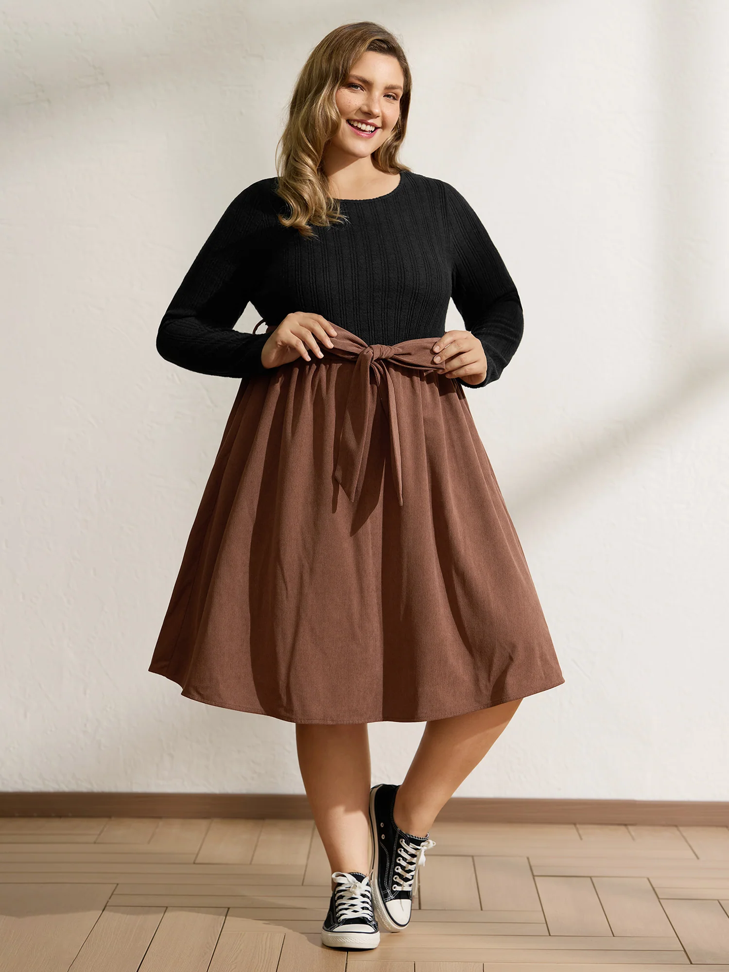 Color Contrast Belted Flared Midi Dress - Image 3