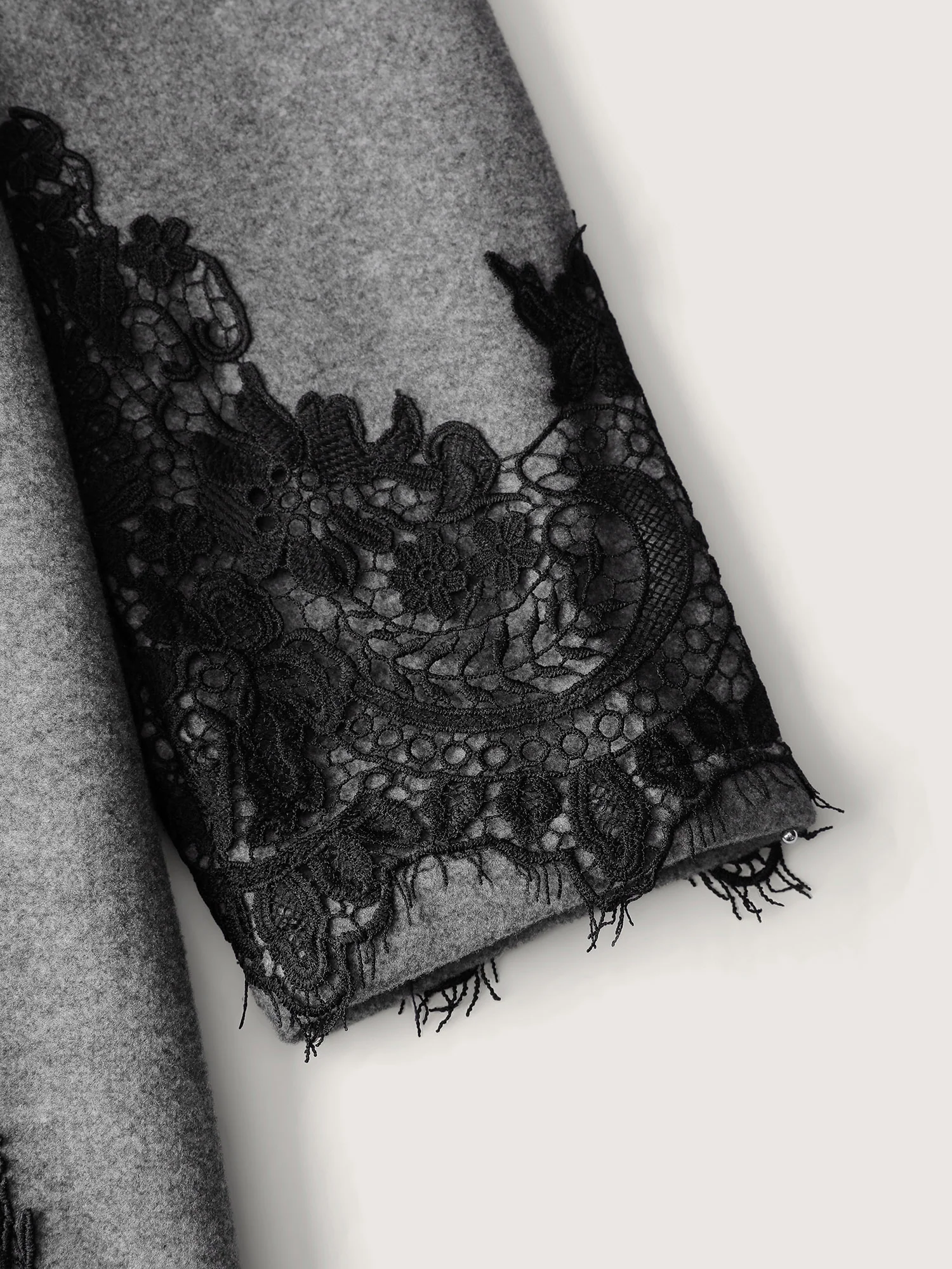 Color Contrast Belted Lace Coat - Image 9