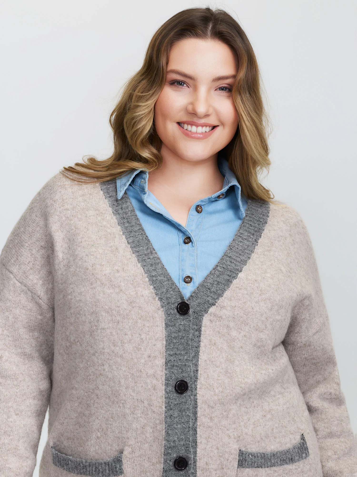 Color Contrast Buttons Pockets Knit Cardigan - Image 2