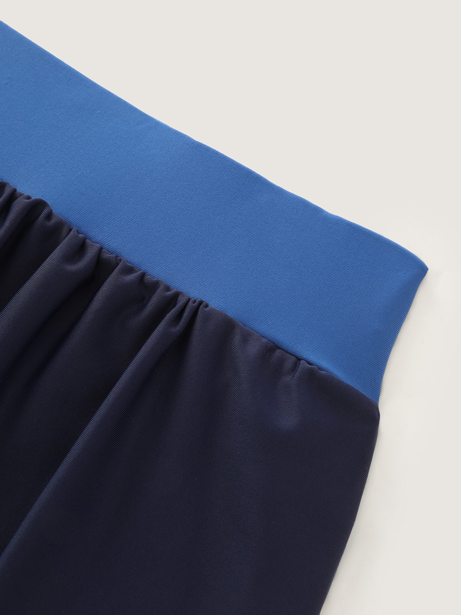 Color Contrast Curvy Hem Swim Shorts - Image 5