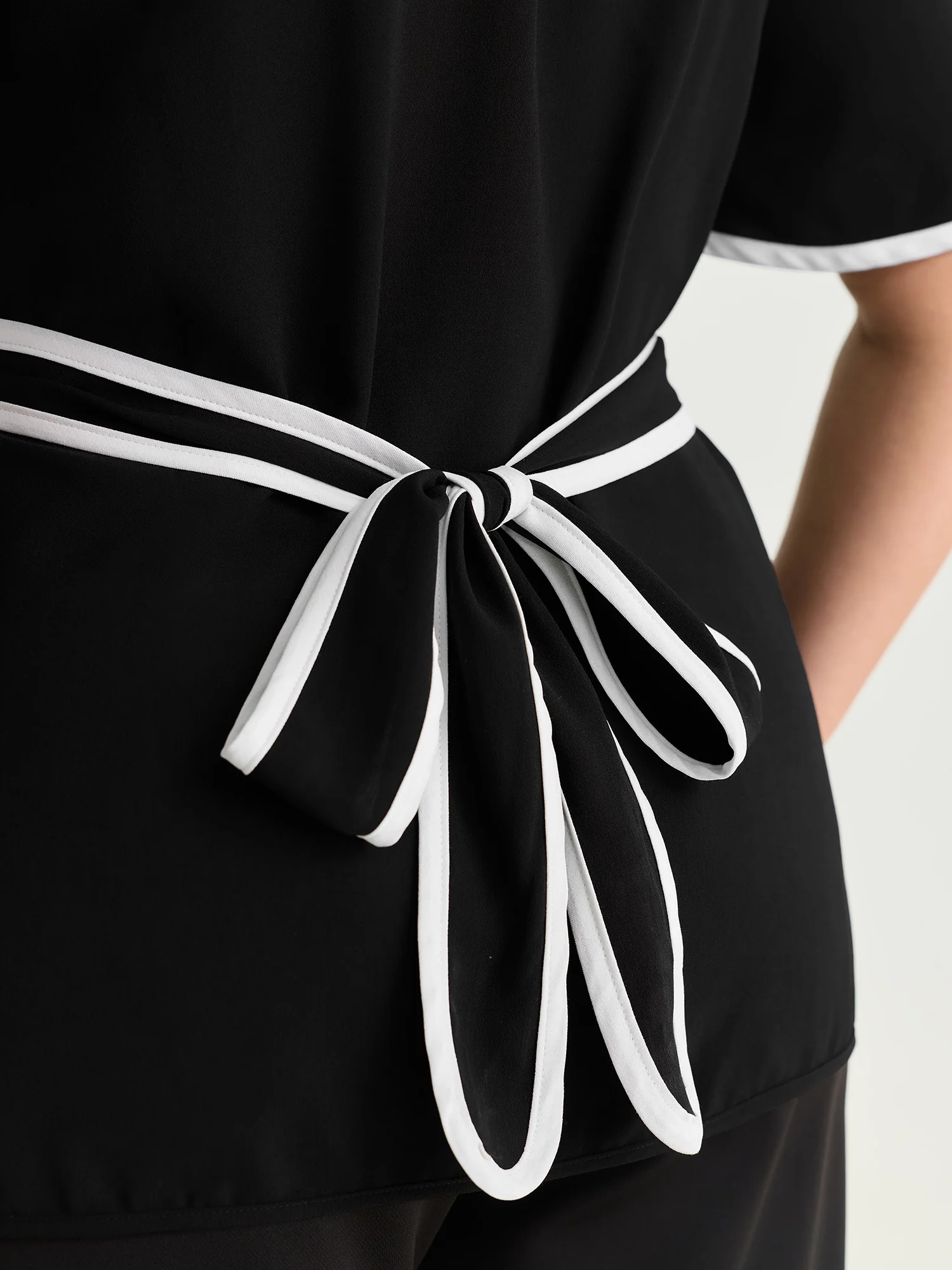 Color Contrast Edge Button Detail Blouse - Image 5