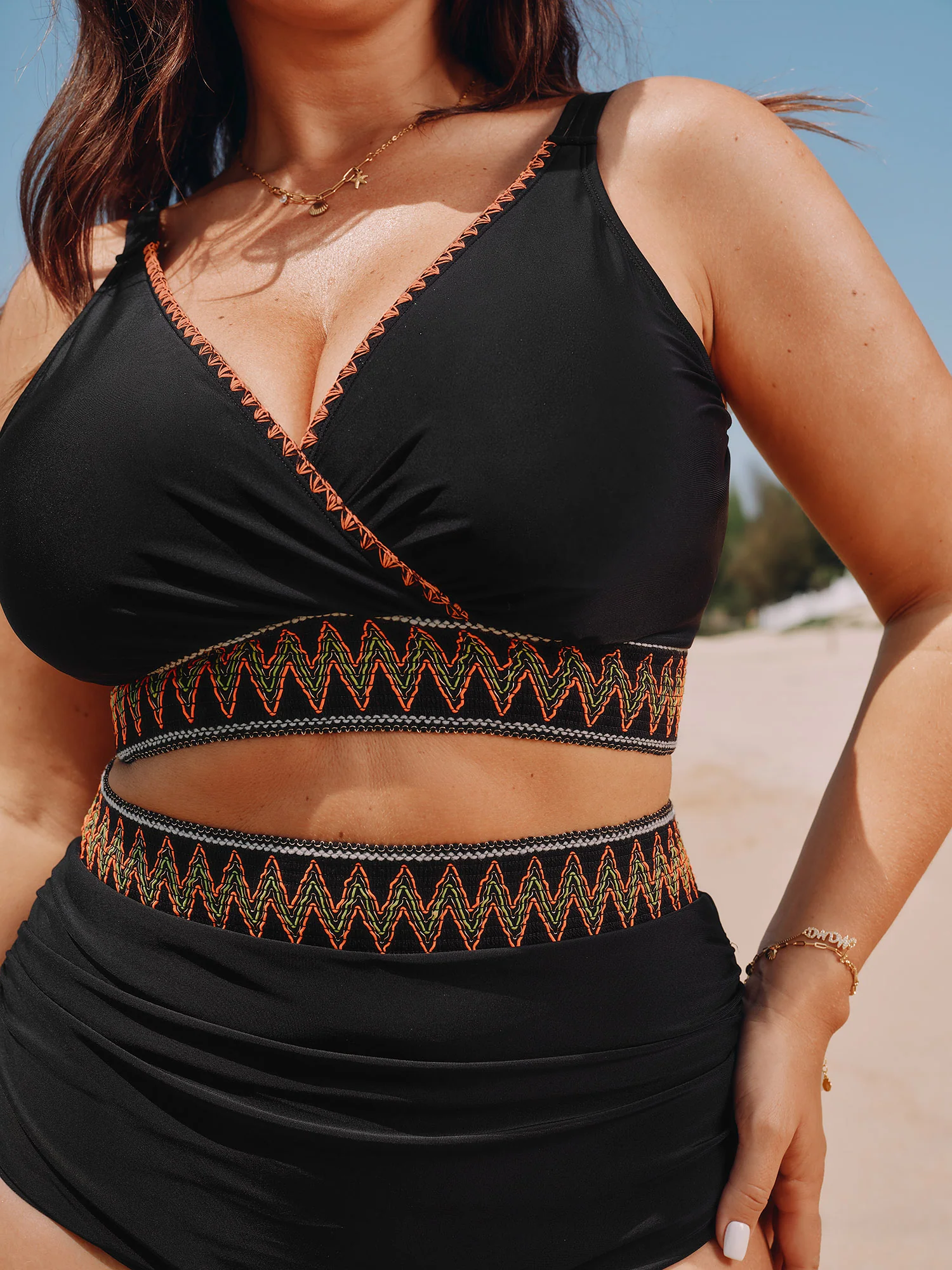 Color Contrast Edges Surplice Neck Bikini Top - Image 4