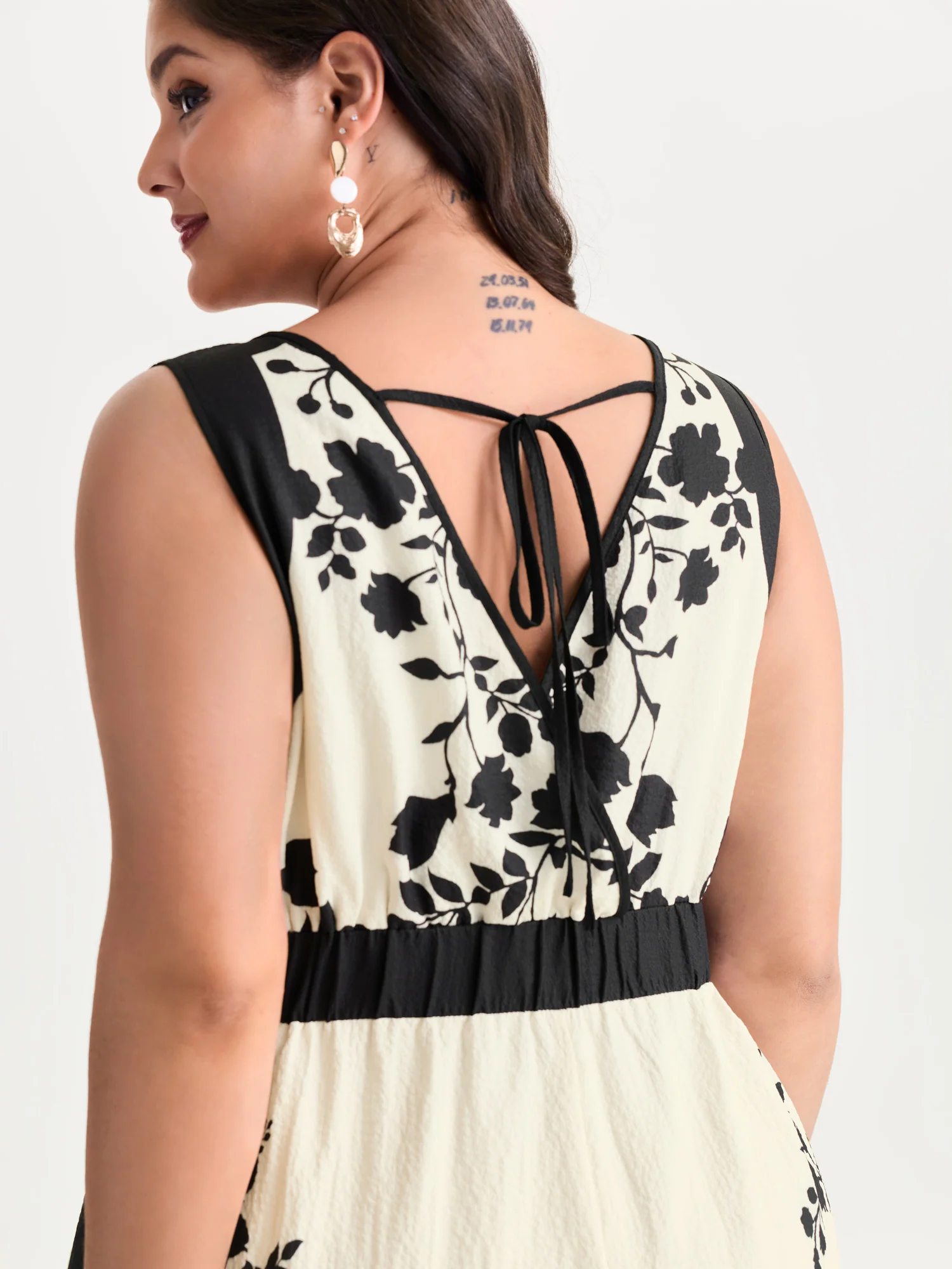 Color Contrast Floral Print Back-Tie Jumpsuit - Image 2