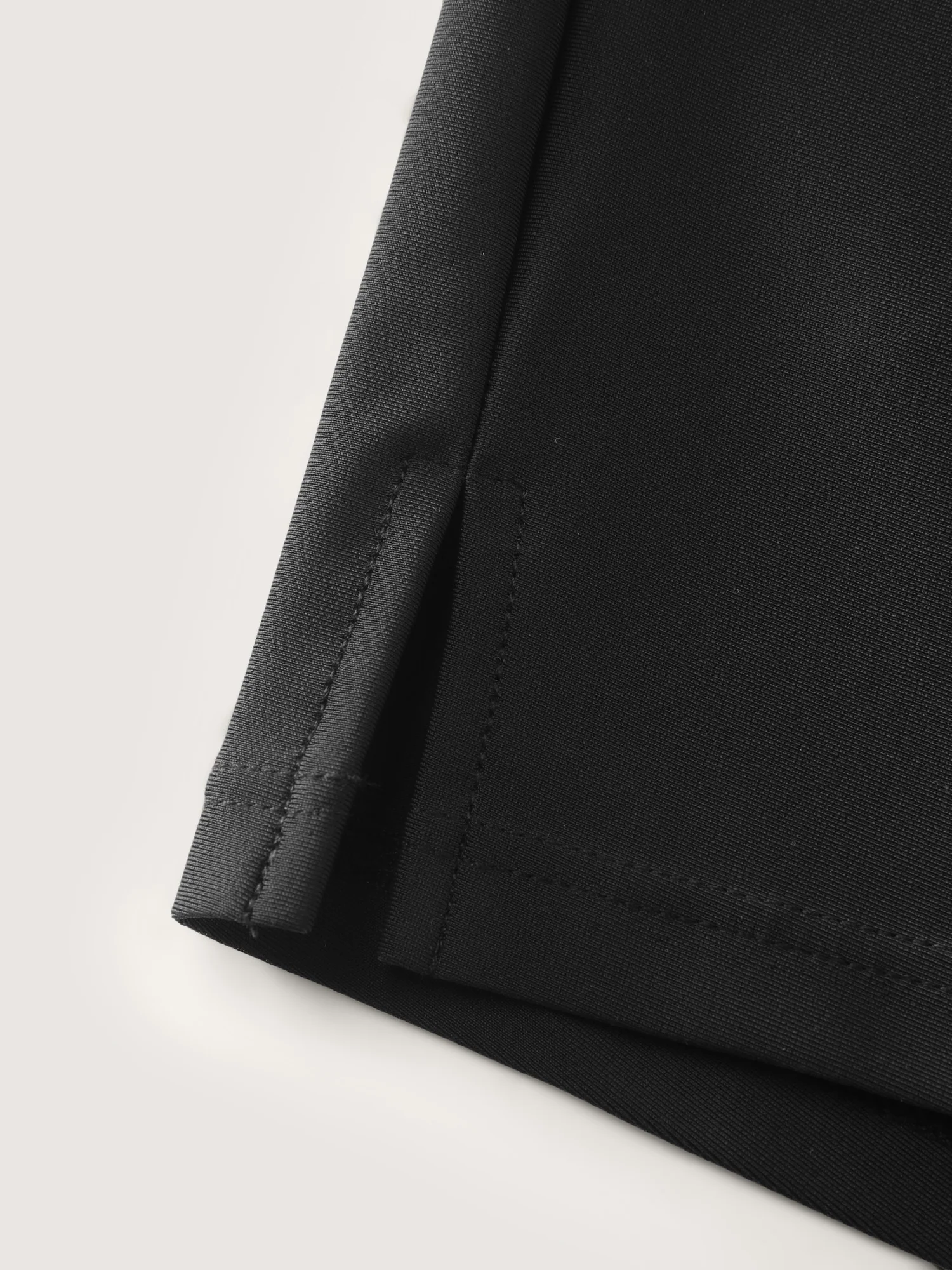 Color Contrast Layered Hem Pockets Swim Shorts - Image 6