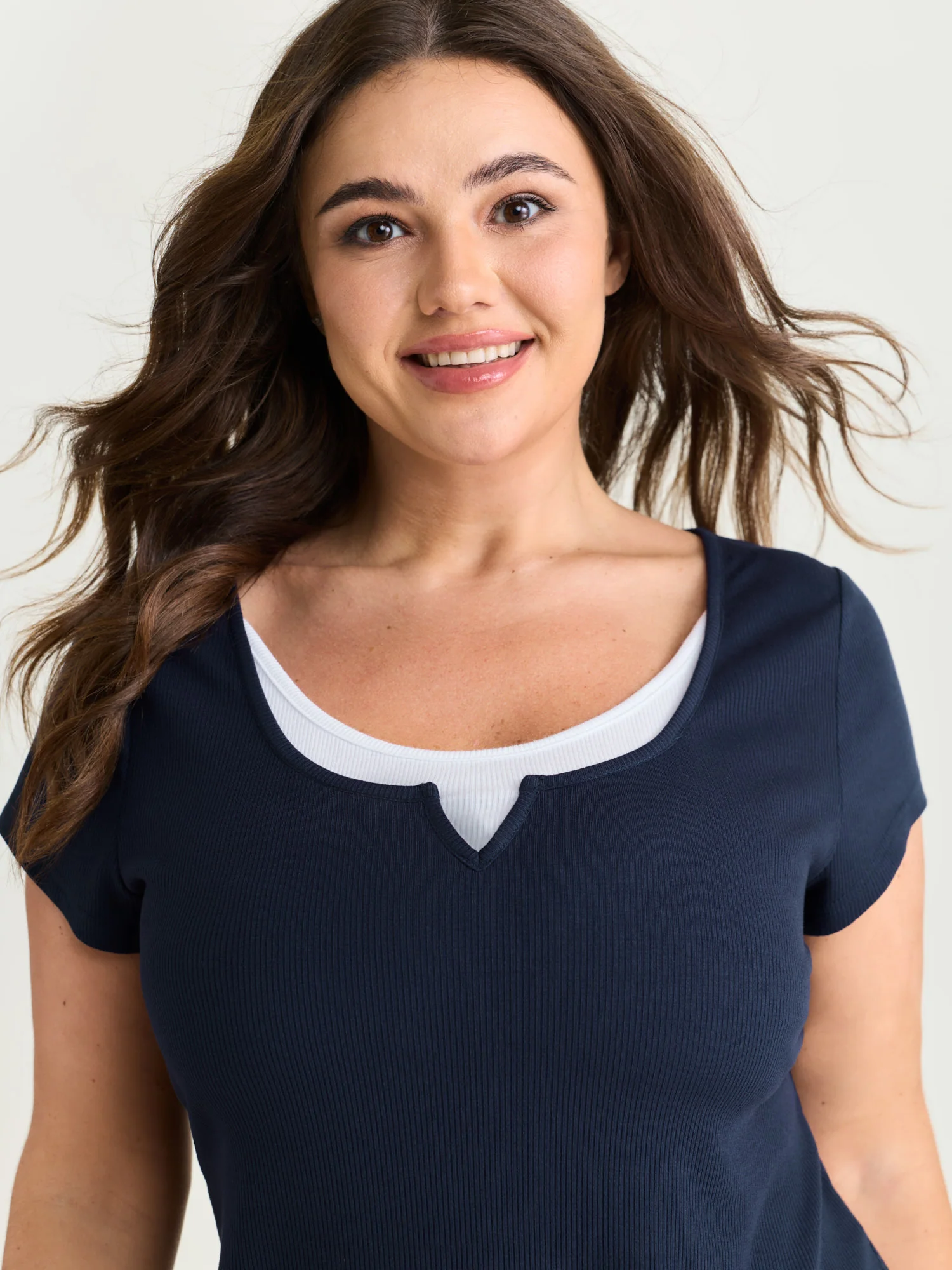 Color Contrast Layered Split Neck T-Shirt - Image 2