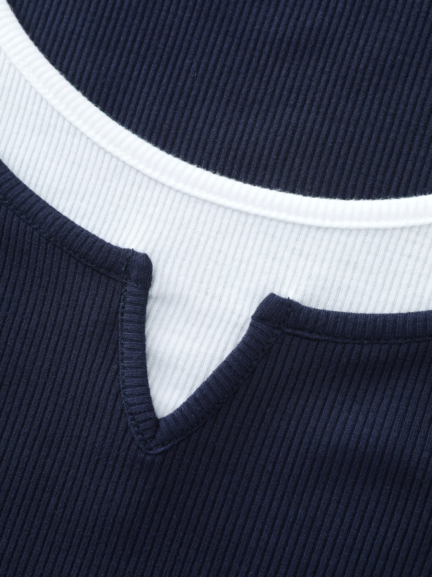 Color Contrast Layered Split Neck T-Shirt - Image 5