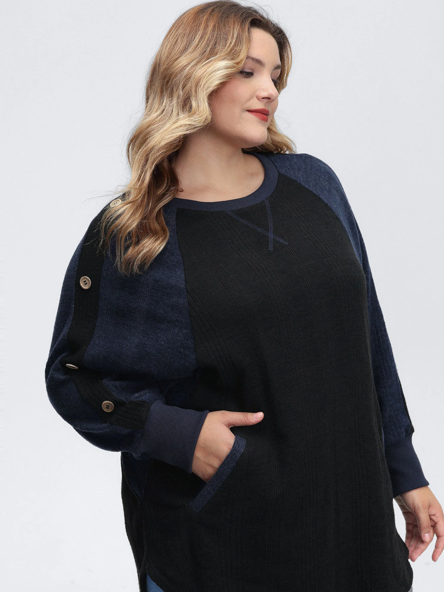 Color Contrast Raglan Sleeve Sweatshirt - Image 2
