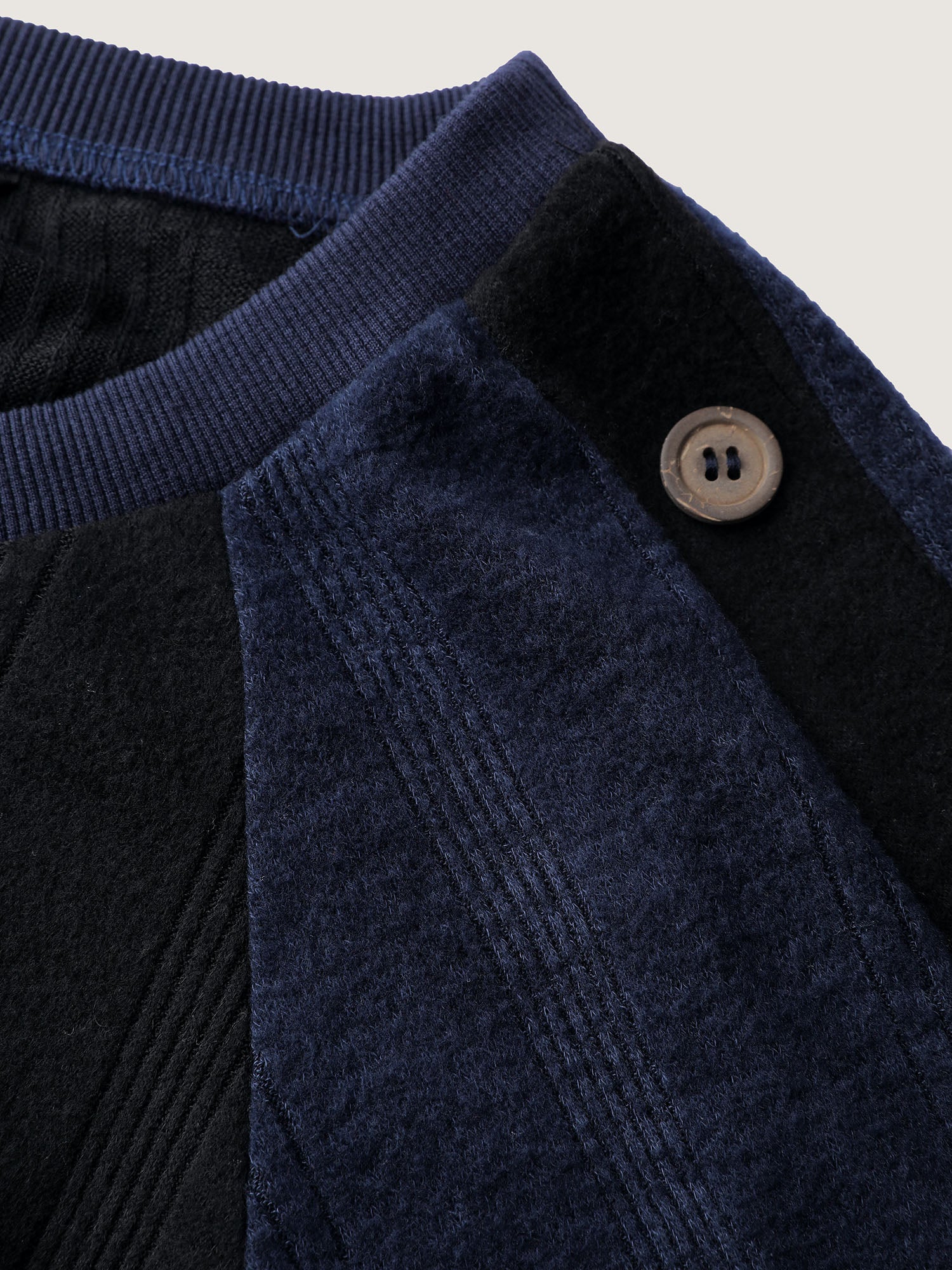 Color Contrast Raglan Sleeve Sweatshirt - Image 5