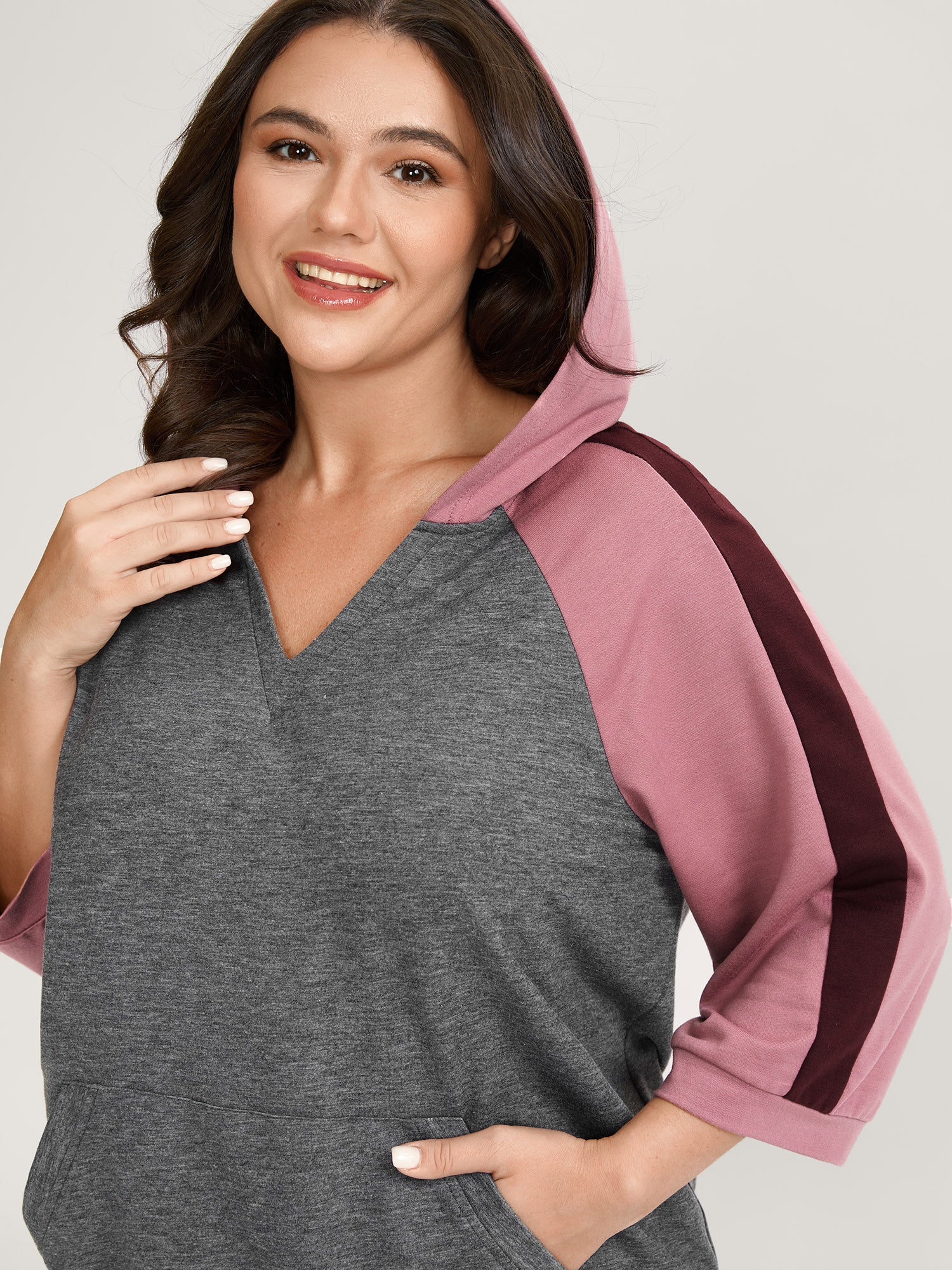Color Contrast Spliced Stretchy Hem Hoodie - Image 2