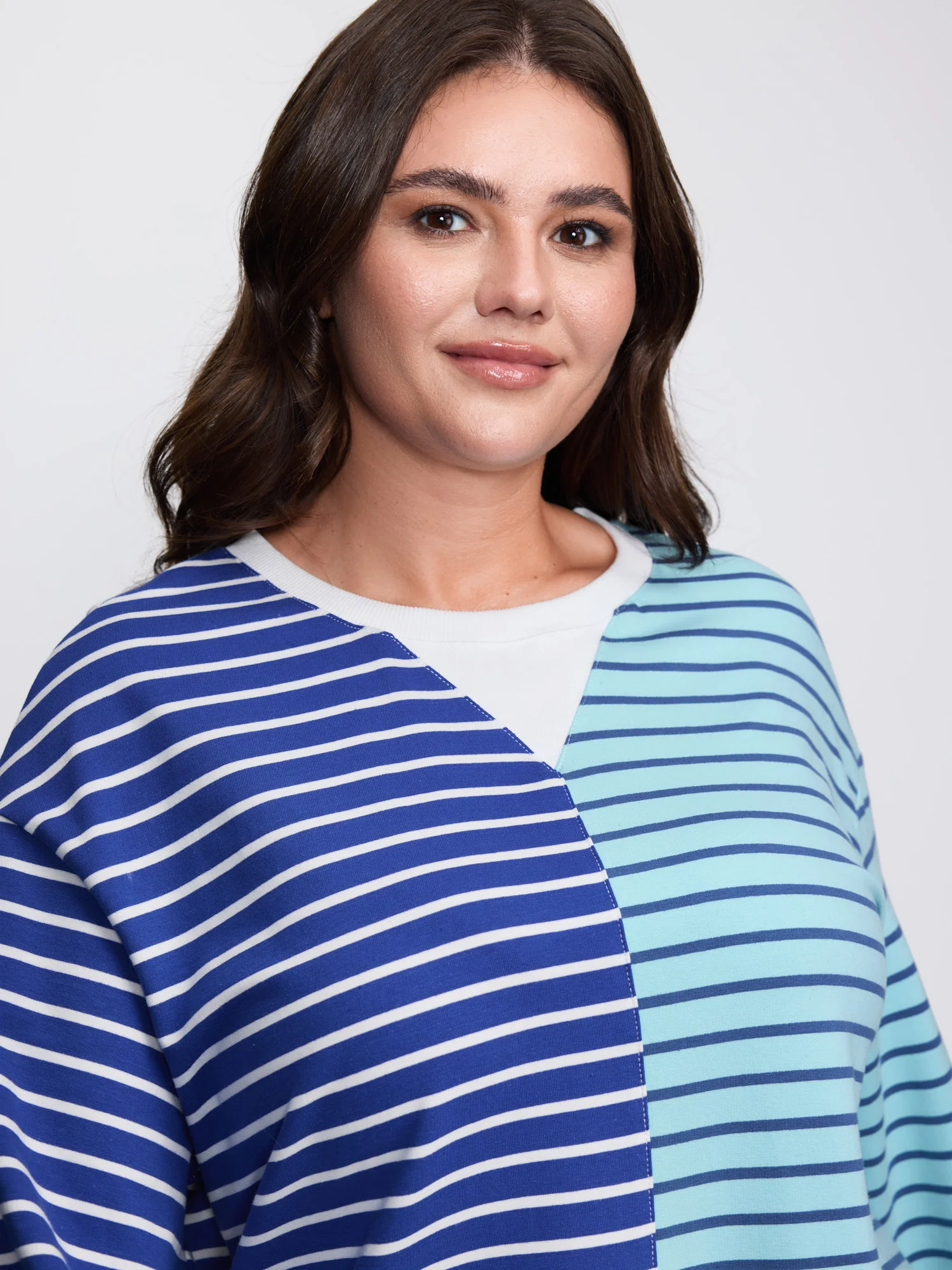 Color Contrast Stripe Print V-Neck Sweatshirt - Image 2
