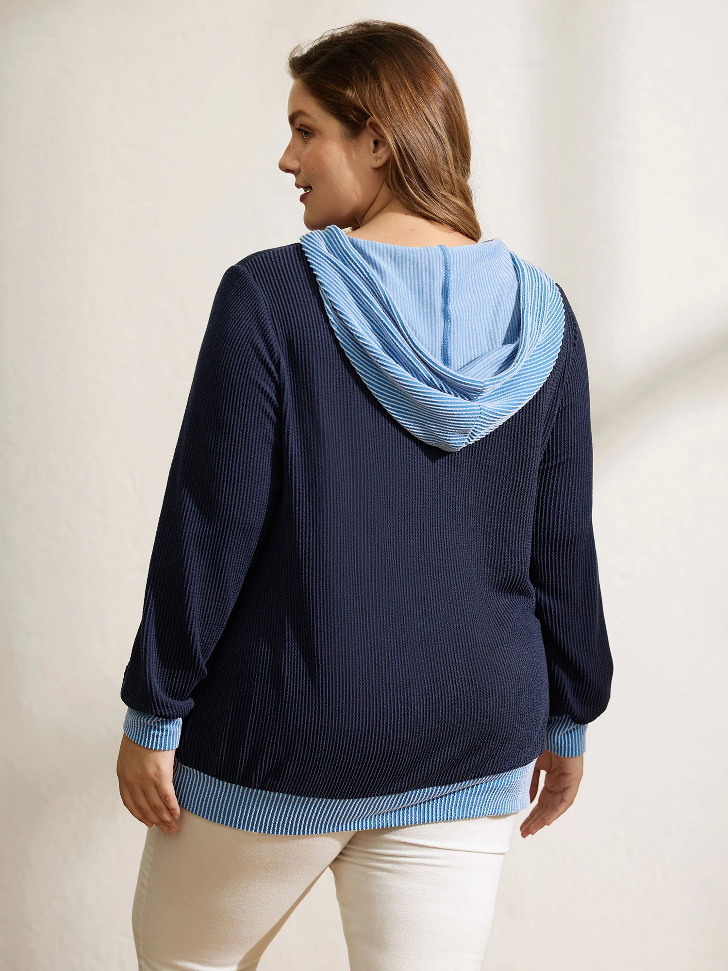 Color Contrast Textured Spliced Hoodie - Image 4
