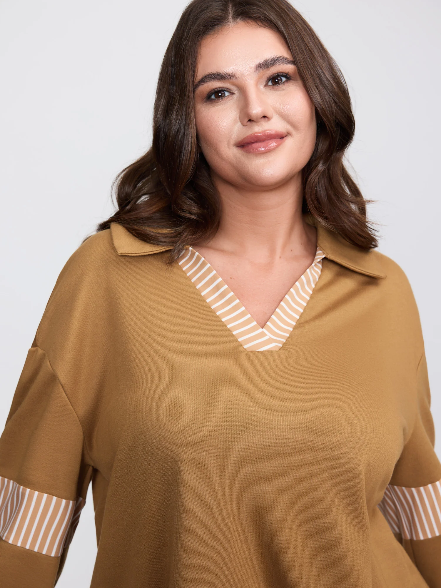 Color Stripe Collar Sweatshirt - Image 2