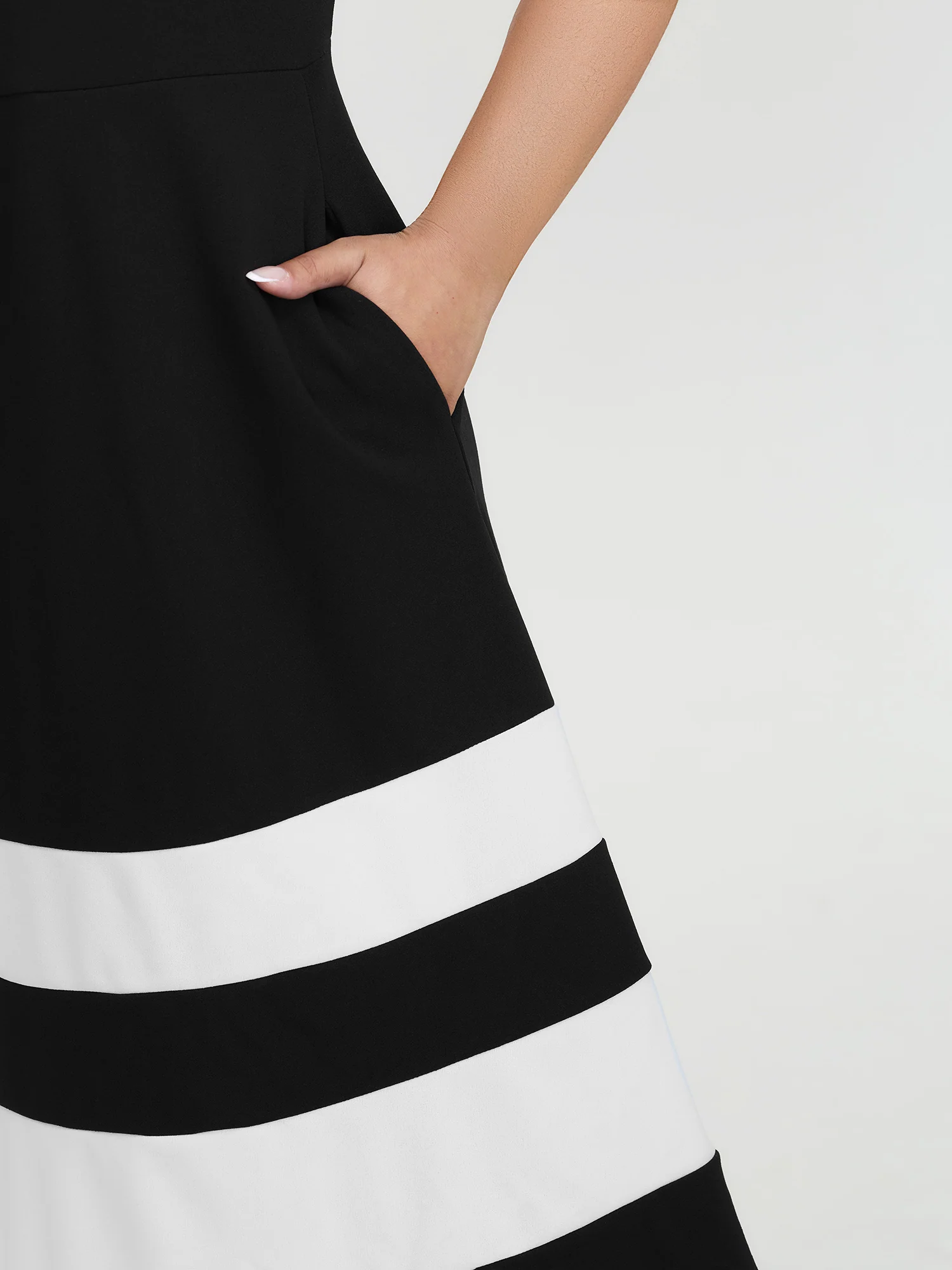Color Stripes Pockets Midi Dress - Image 3