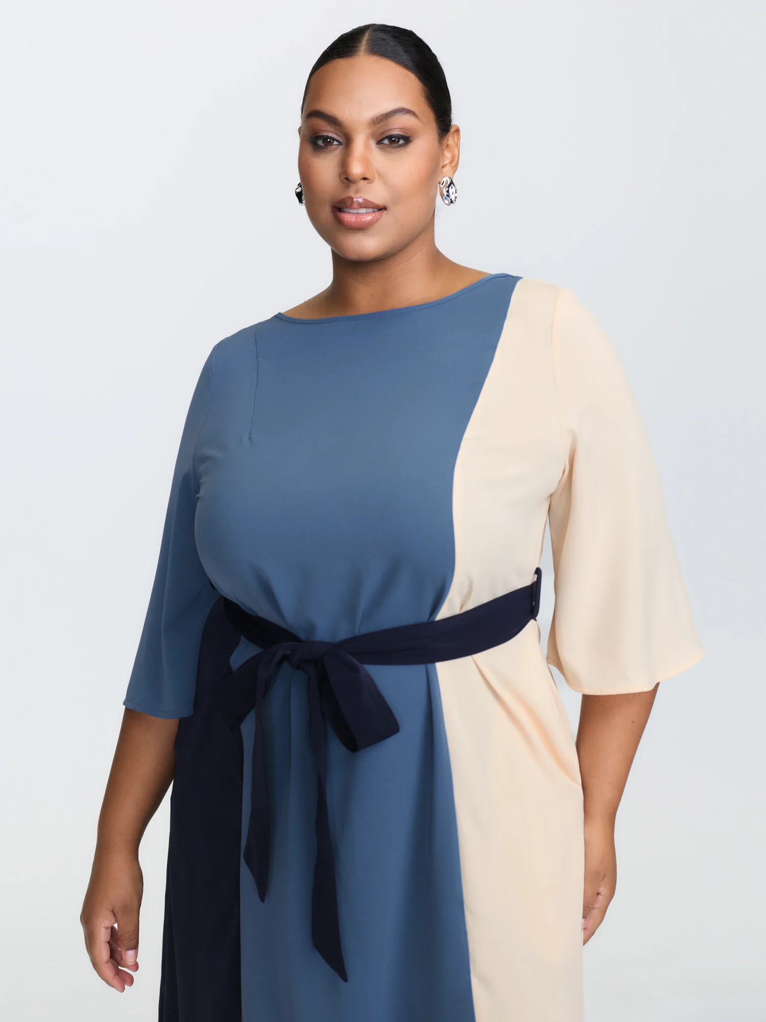 Colorblock Belted Round Neck Midi Dress - Image 3