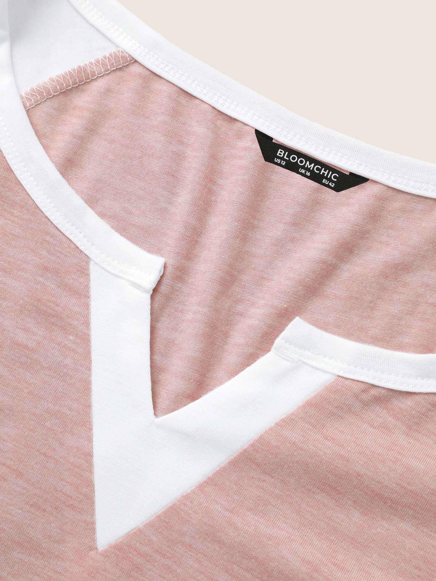 Colorblock Contrast Notched Raglan Sleeve T-shirt - Image 23