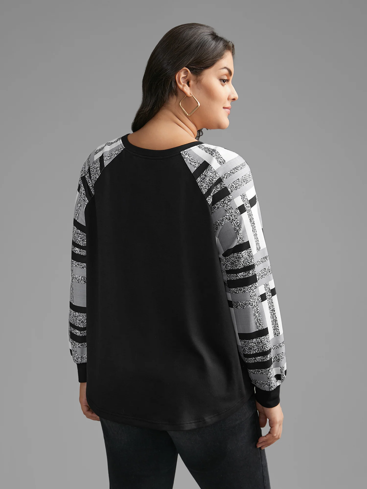 Colorblock Contrast Raglan Sleeve Sweatshirt - Image 2