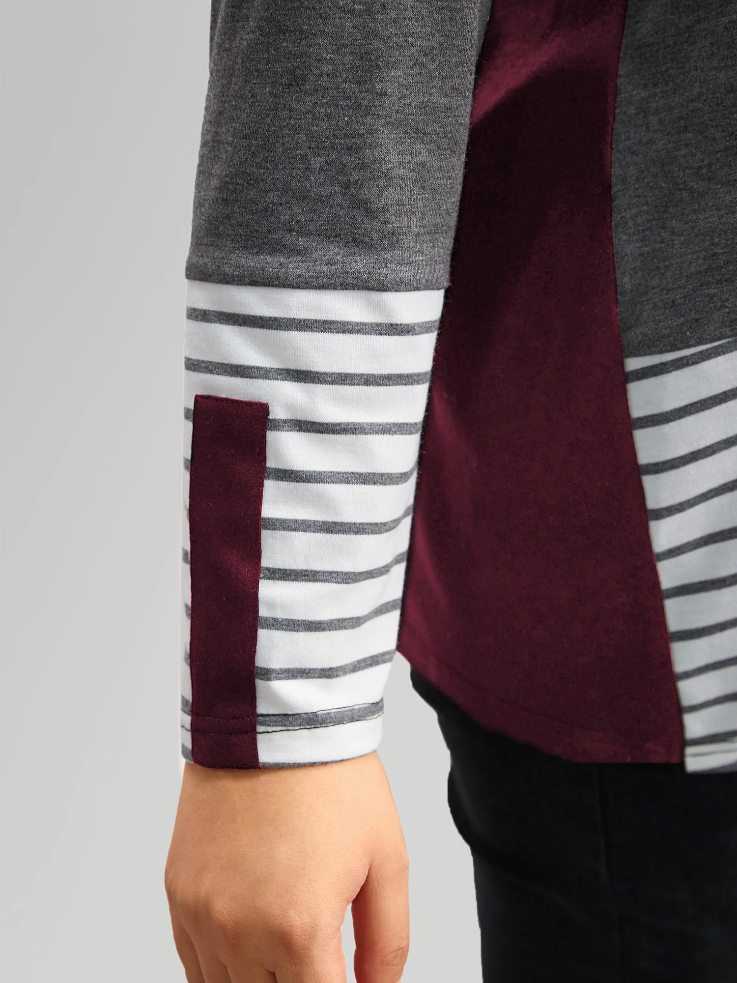 Colorblock Contrast Striped V Neck T-shirt - Image 5