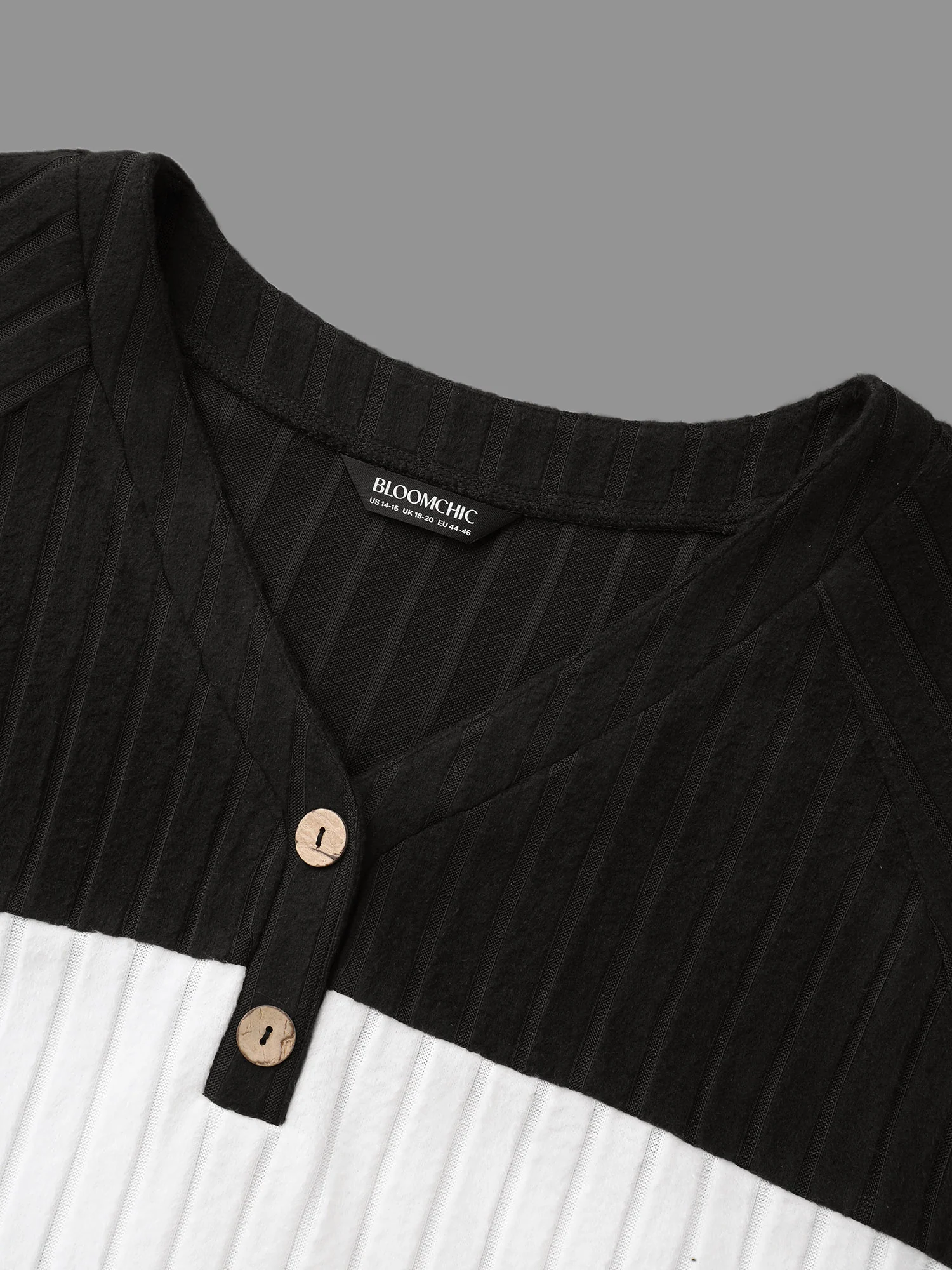 Colorblock Contrast Texture Pit Strip T-shirt - Image 7