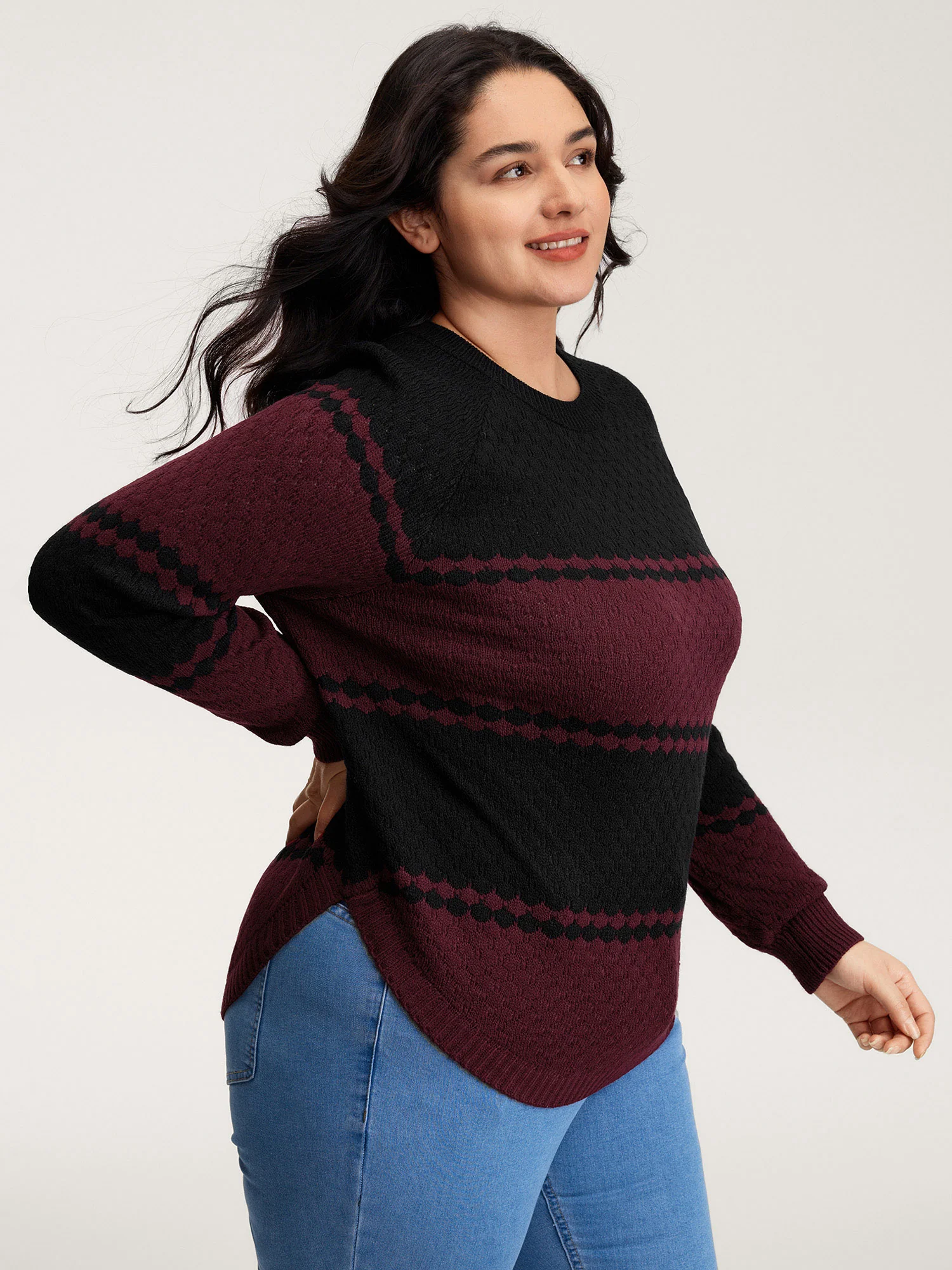 Colorblock Curvy Hem Textured Pullover - Image 2