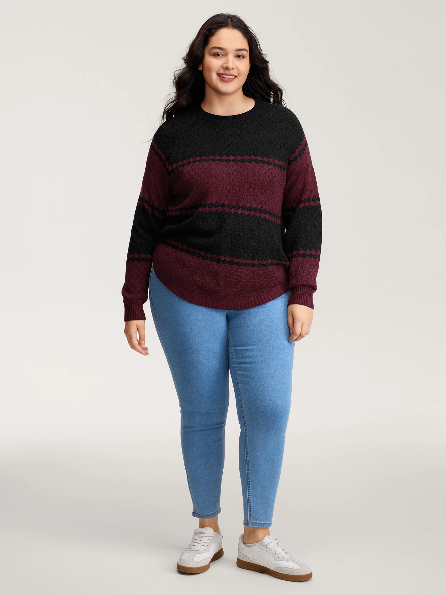 Colorblock Curvy Hem Textured Pullover - Image 3