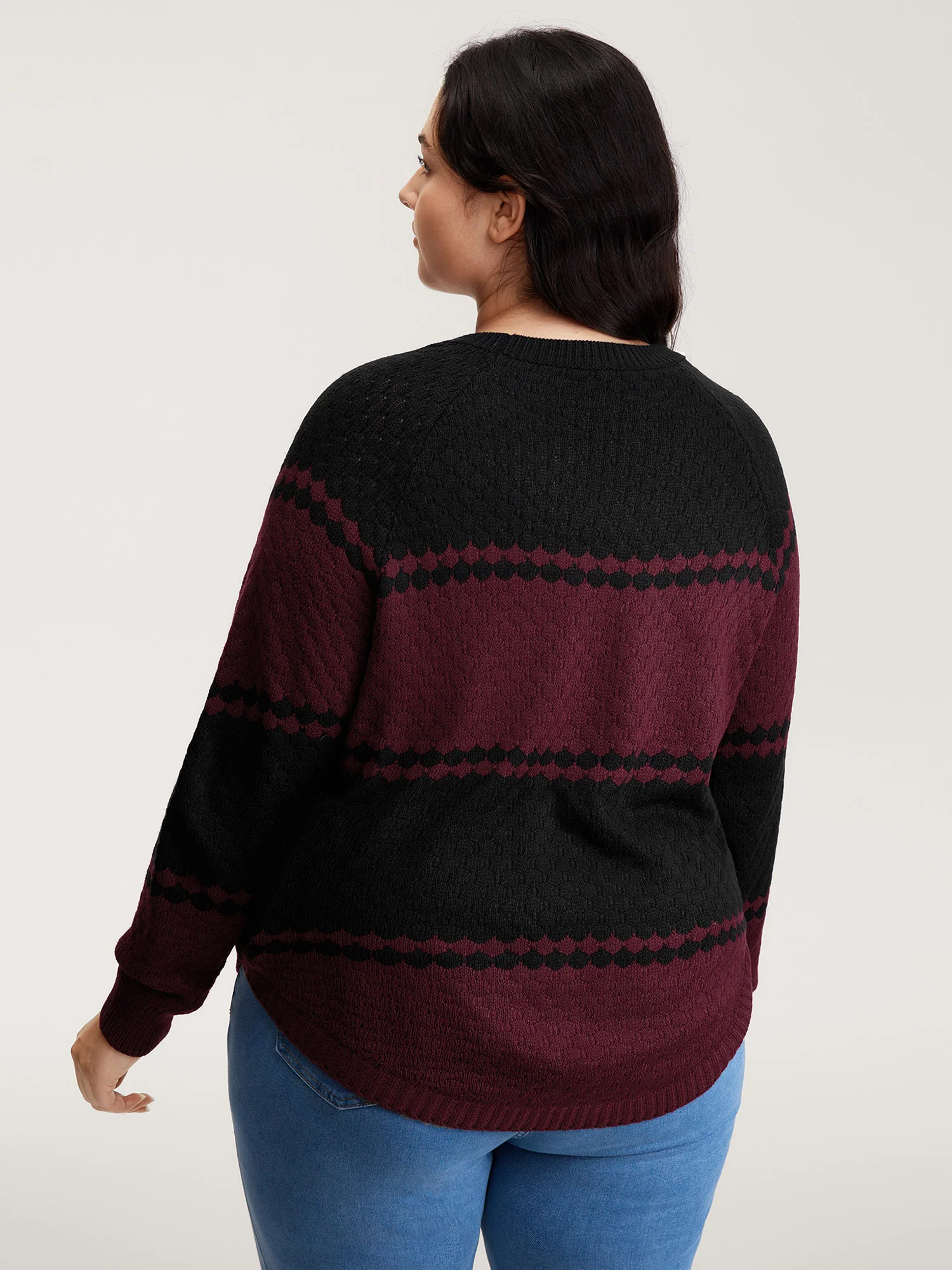 Colorblock Curvy Hem Textured Pullover - Image 4