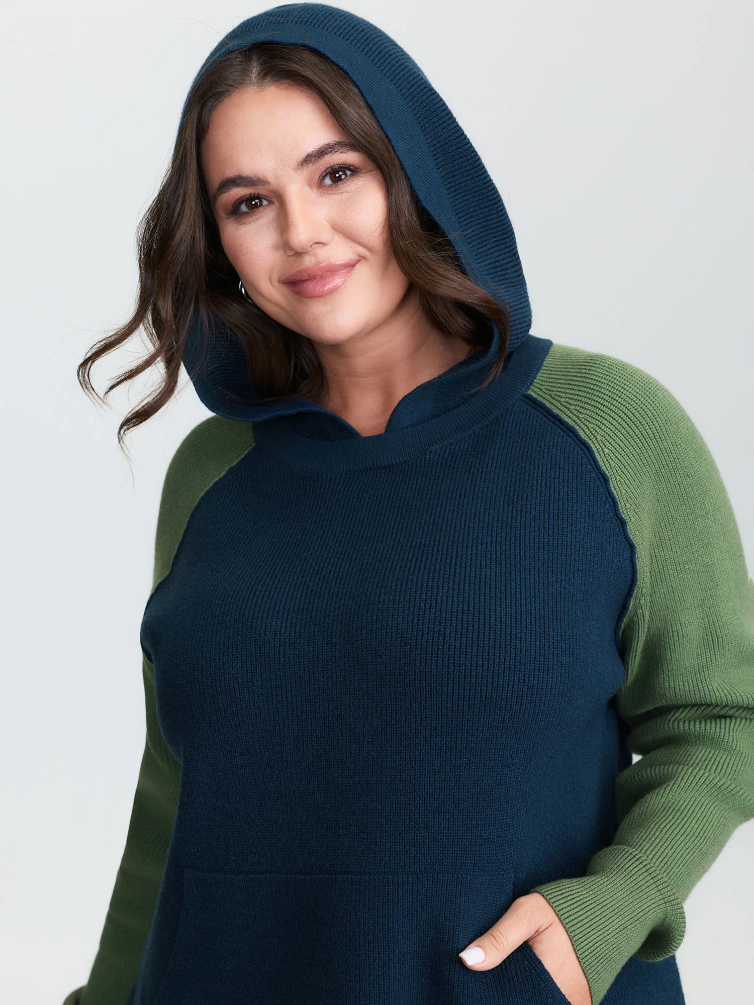 Colorblock Hooded Raglan Sleeve Pullover - Image 2