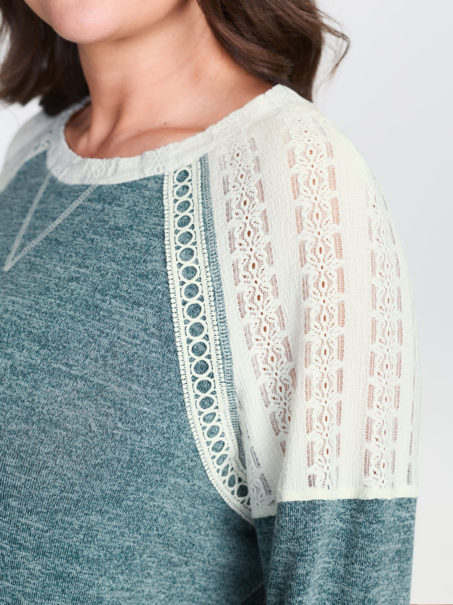 Colorblock Raglan Sleeve Lace Trim T-Shirt - Image 4