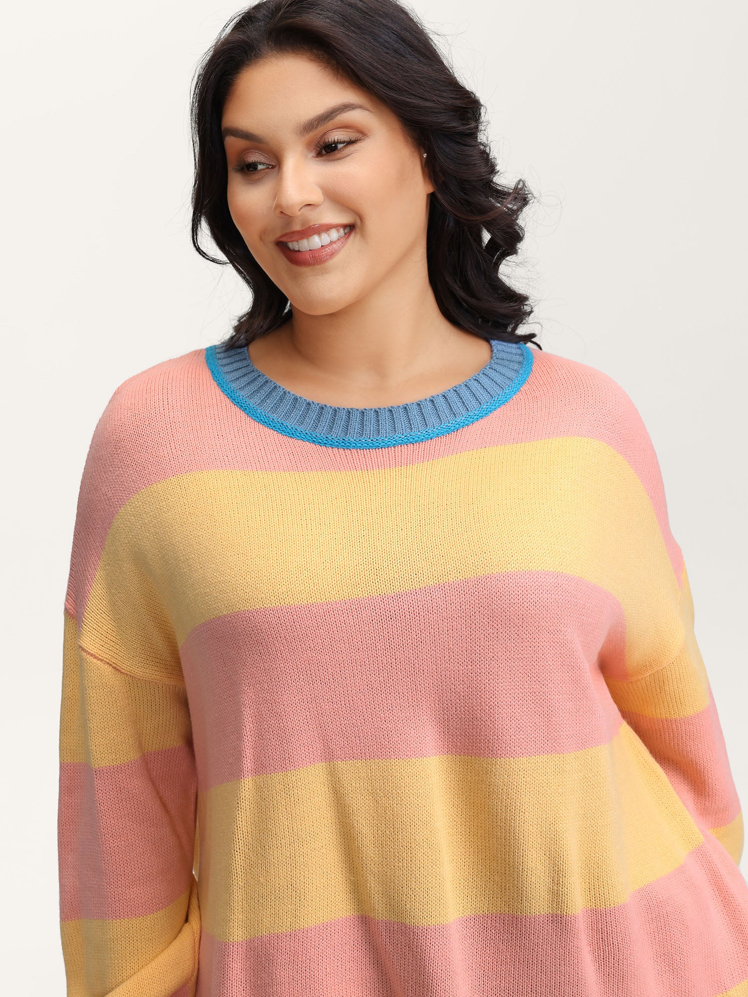 Colorblock Textured Flowy Fit Pullover - Image 2