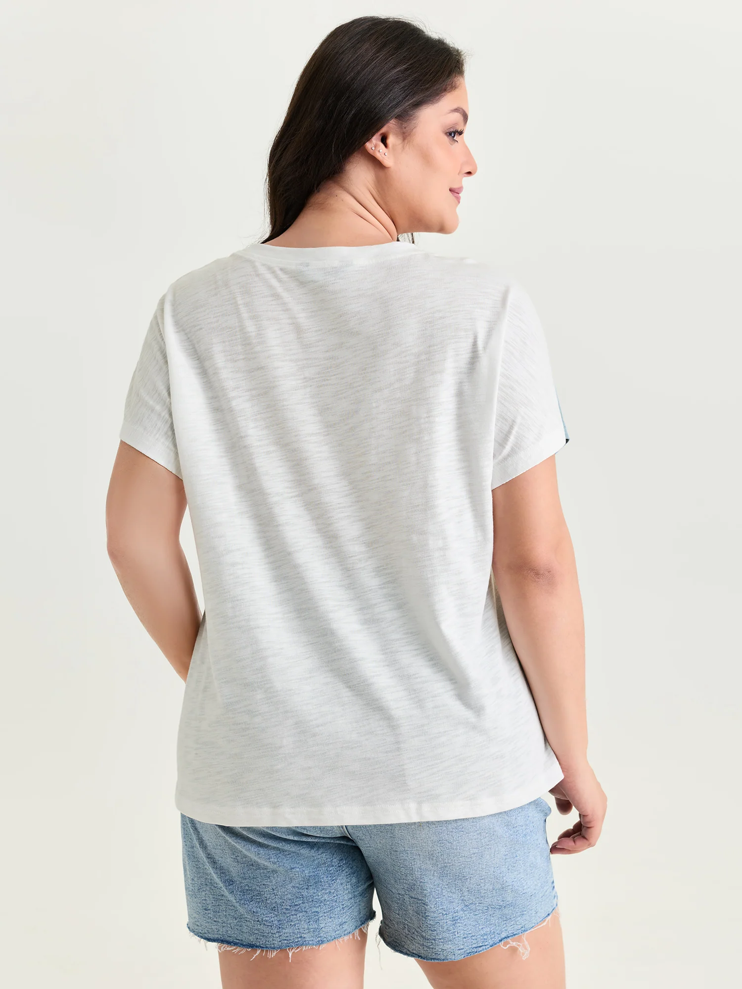 Colorblock Textured Round Neck T-Shirt - Image 4