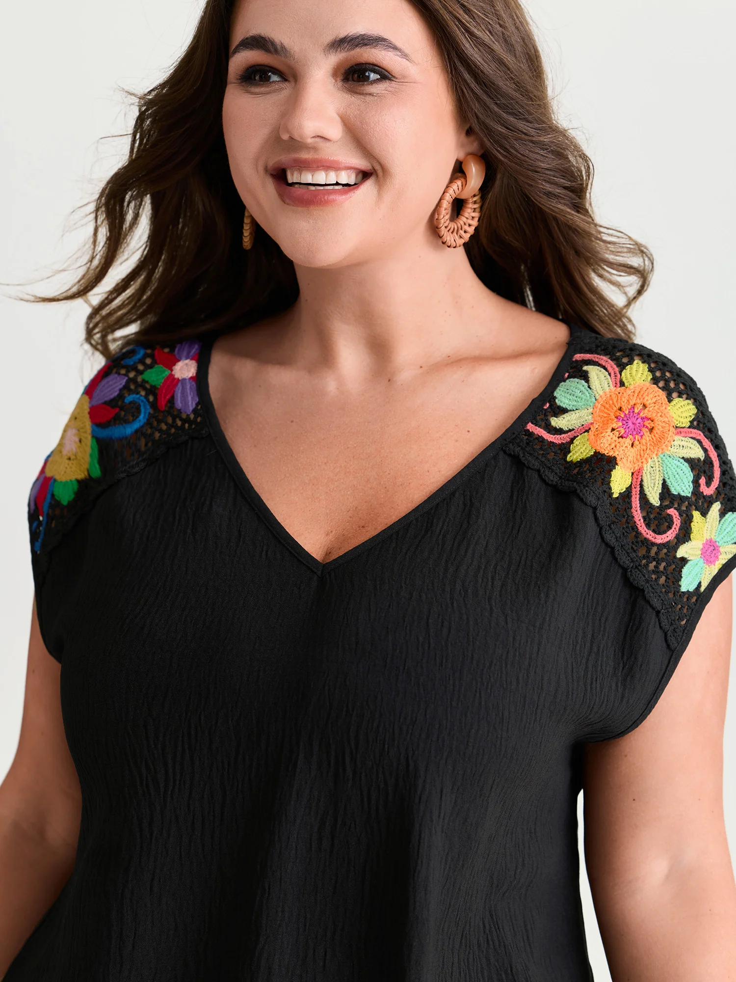 Colorful Openwork Crochet V-Neck Blouse - Image 2