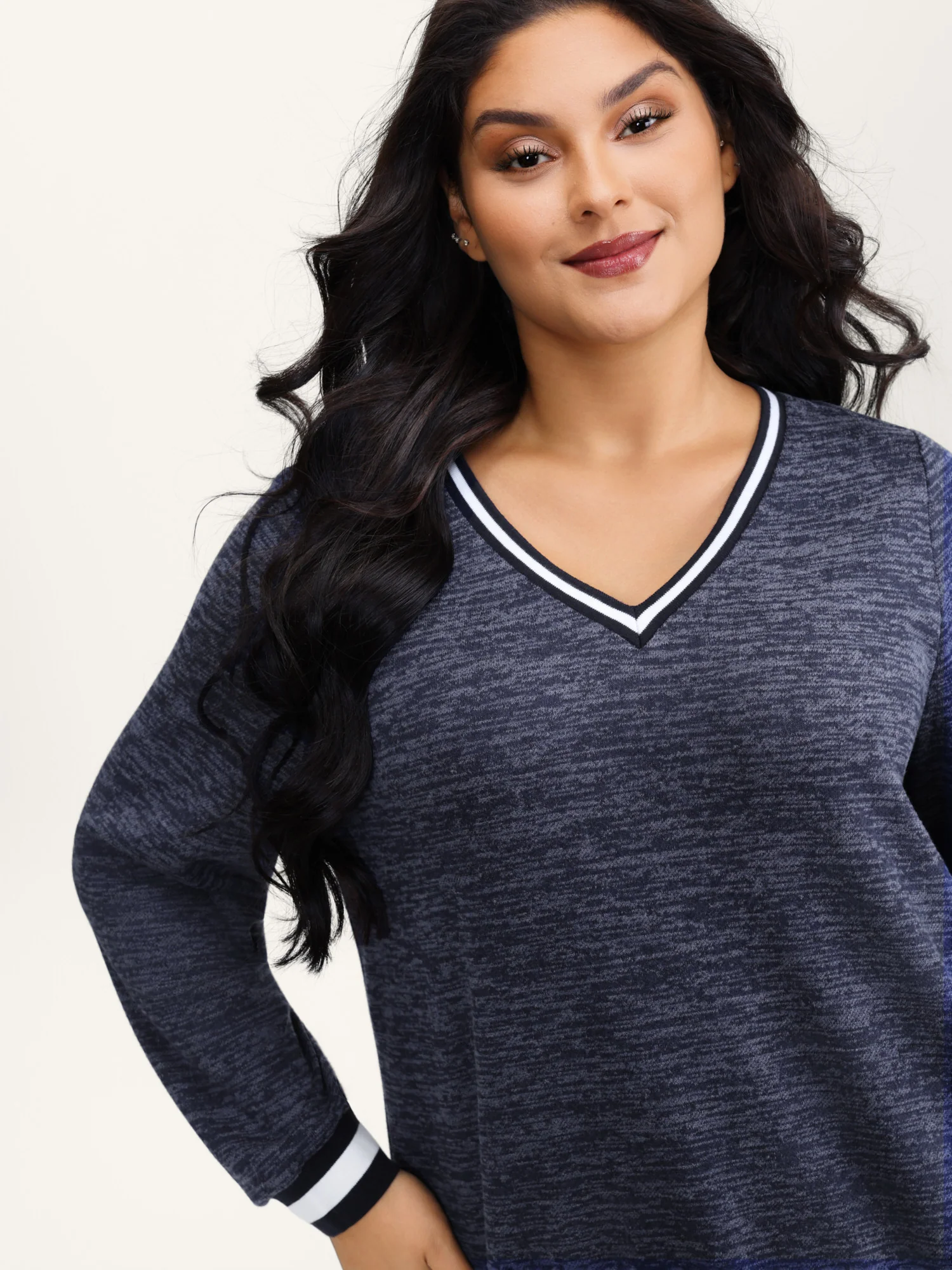 Contrast Hem V-Neck Sweatshirt - Image 2