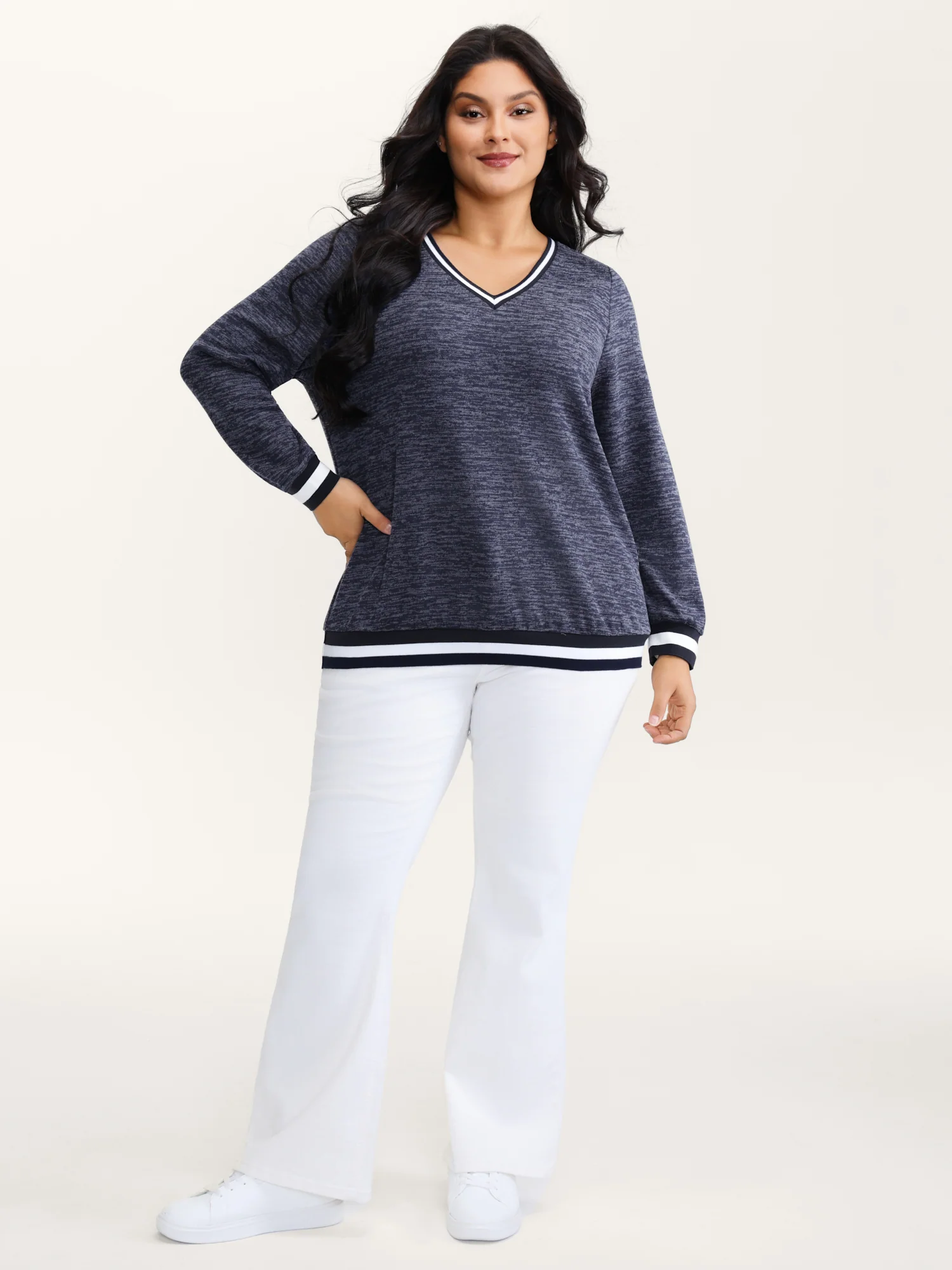 Contrast Hem V-Neck Sweatshirt - Image 3
