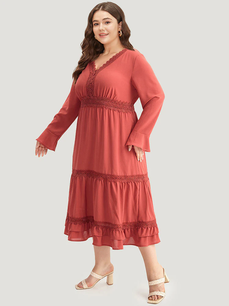 Contrast Lace Bell Sleeve Layered Hem Dress - Image 3