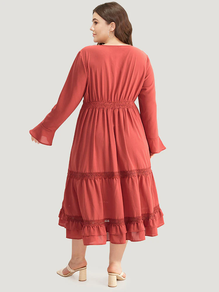 Contrast Lace Bell Sleeve Layered Hem Dress - Image 4