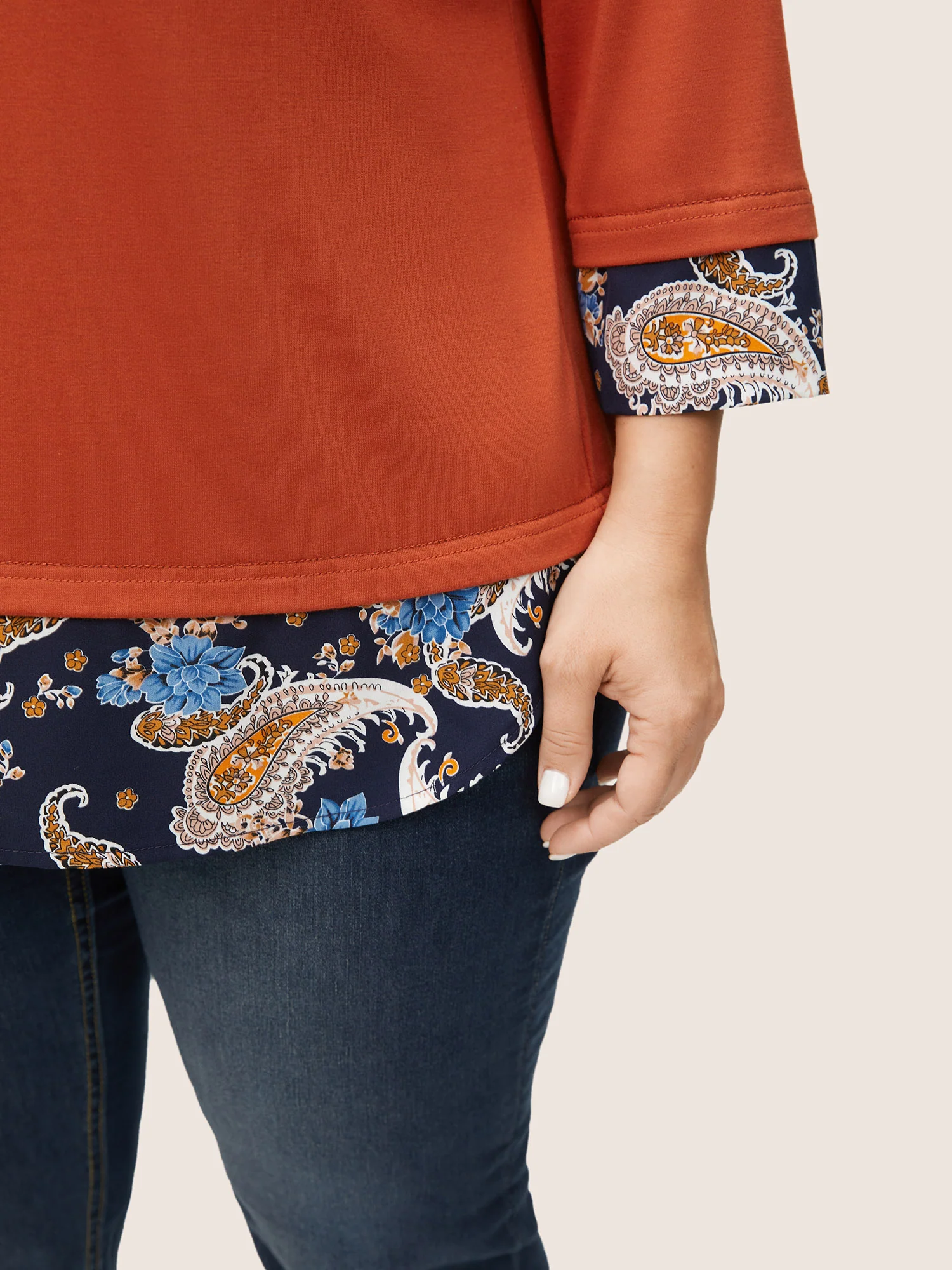 Contrast Paisley Print Curved Hem T-shirt - Image 4