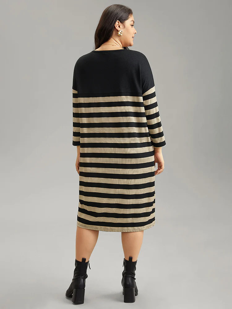 Contrast Striped Pocket Knit Dress - Image 4